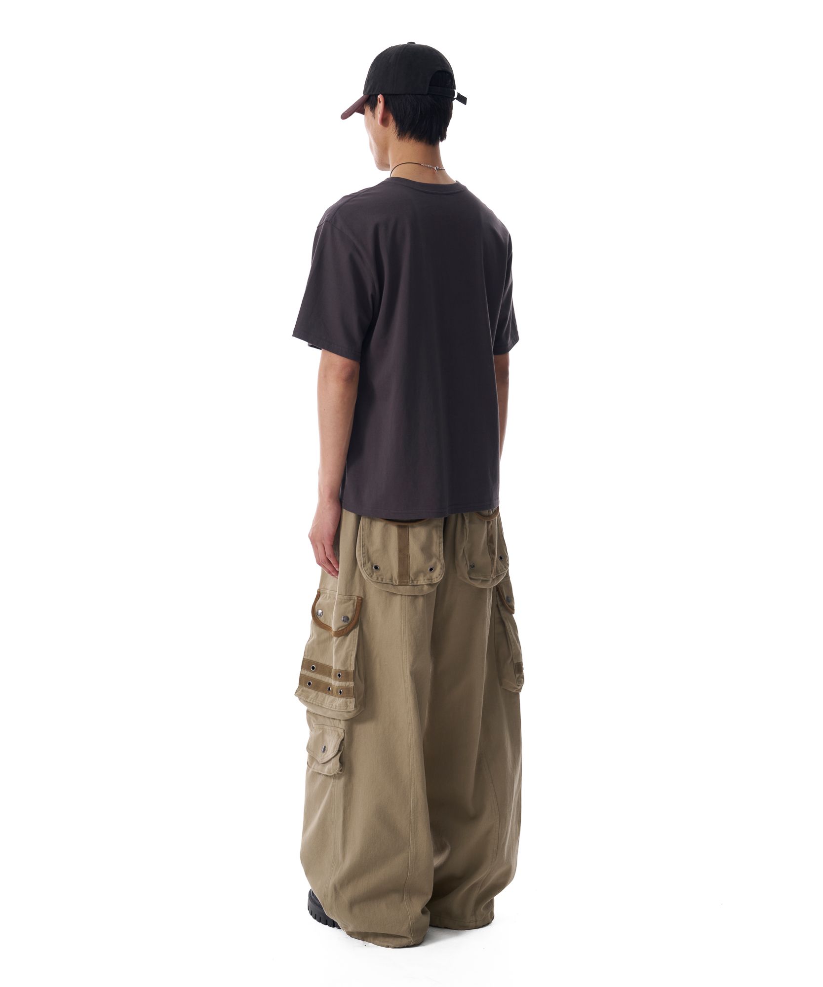★AAKAM★ 98 Knee Pin-Tuck Contrast Cargo Pants MUSINSA | AAKAM 98 Knee Pin-Tuck Contrast Cargo Pants (Beige)