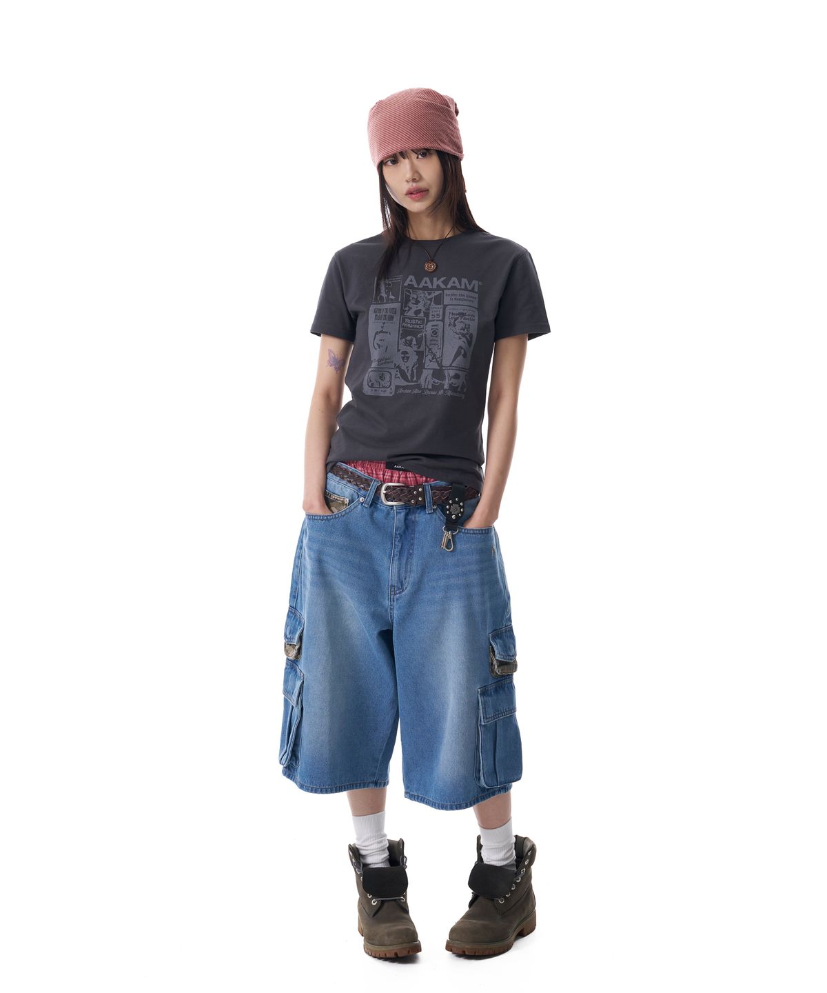 아캄(AAKAM) Collage Artwork Half Top (Dark Gray)