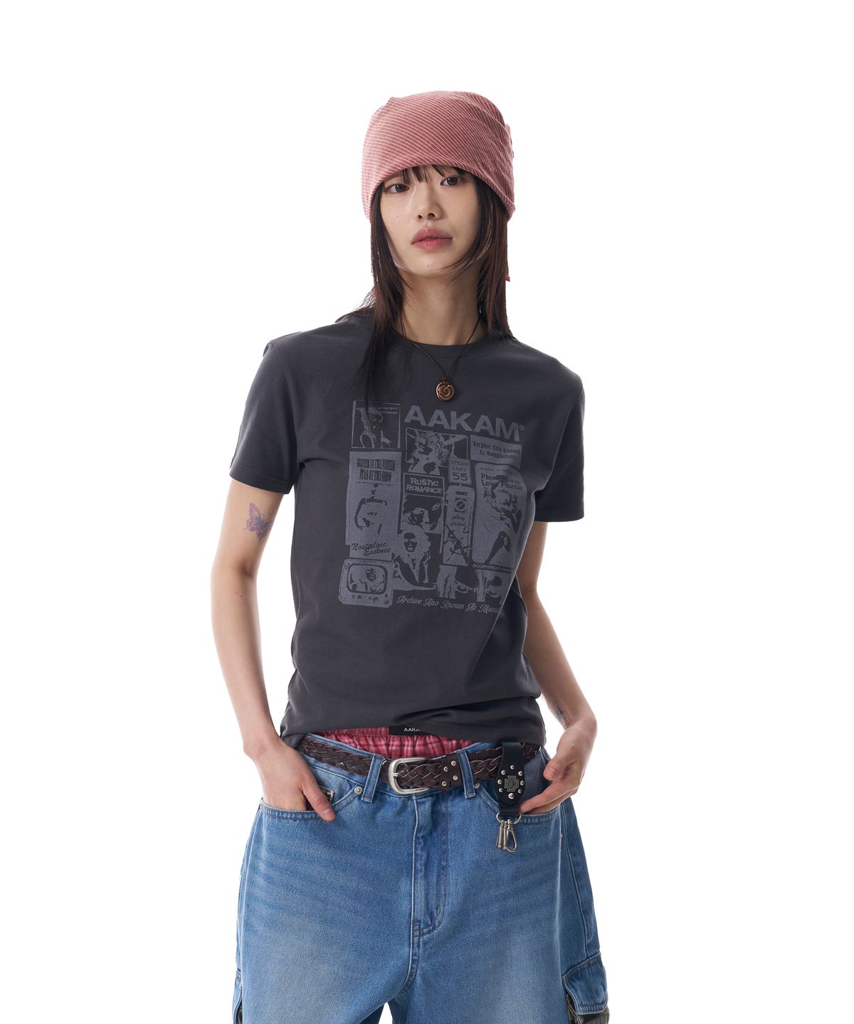아캄(AAKAM) Collage Artwork Half Top (Dark Gray)
