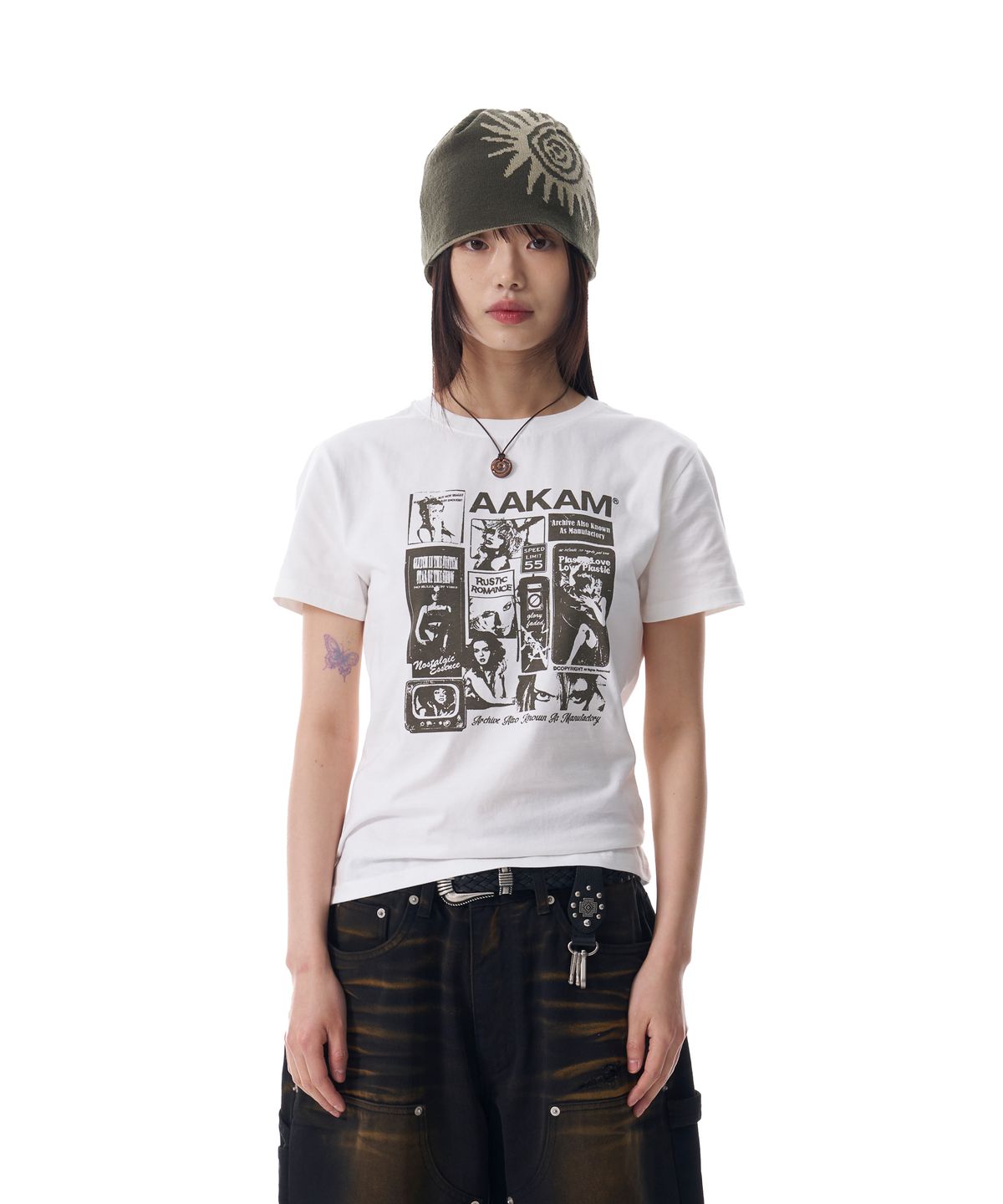 아캄(AAKAM) Collage Artwork Half Top (White)