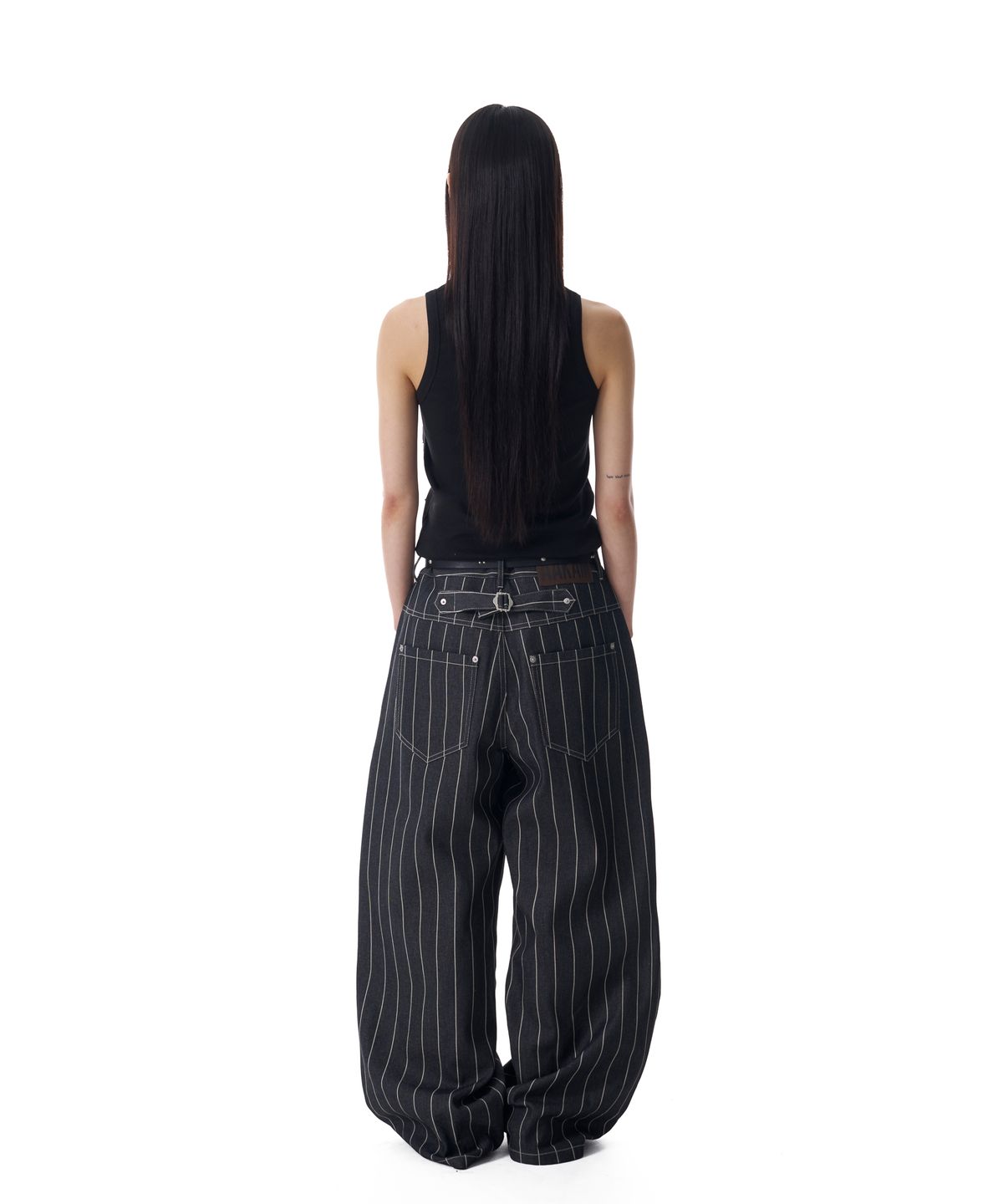 아캄(AAKAM) Thorn Patch Sleeveless (Black)