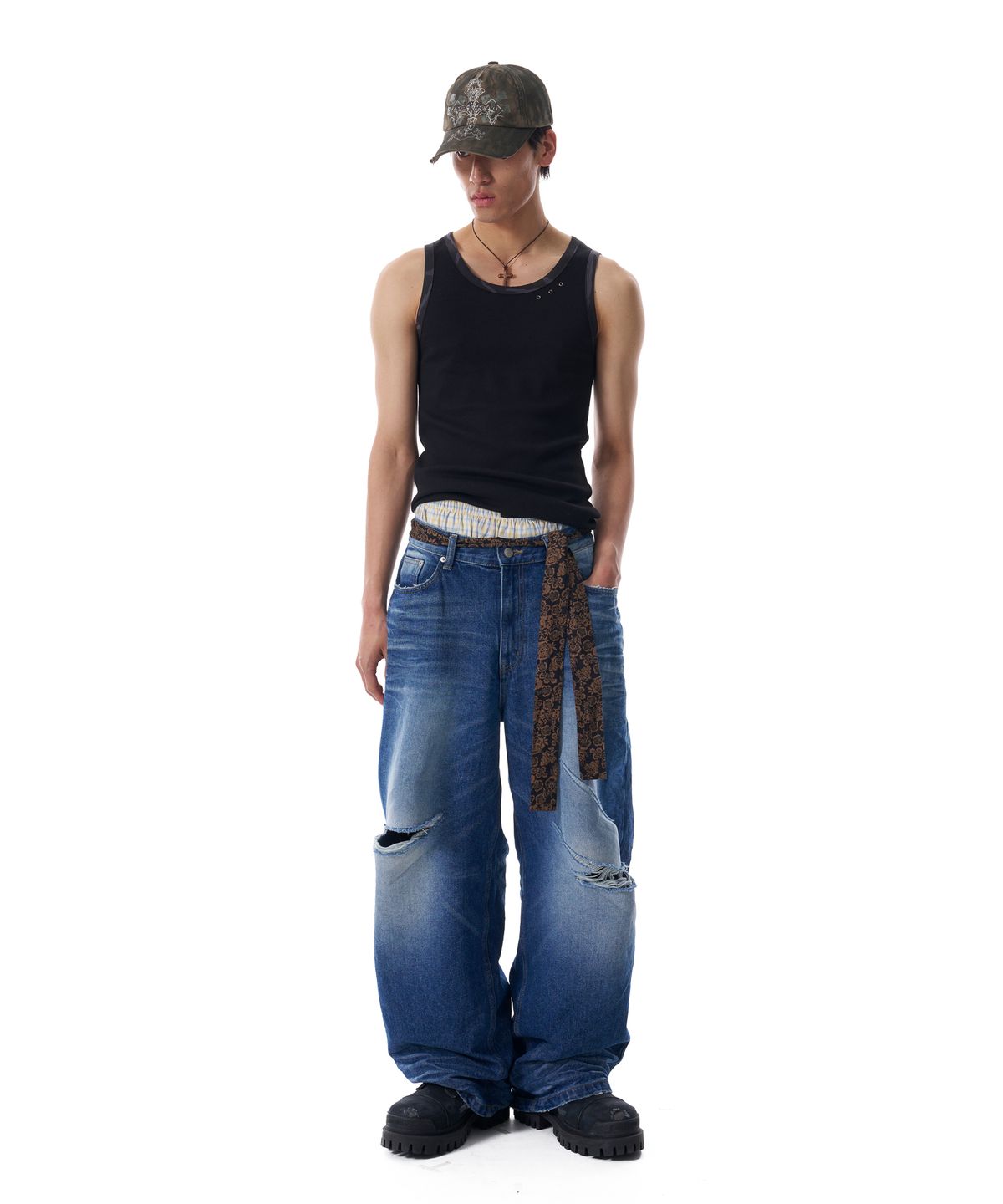 아캄(AAKAM) Eyelet Contrast Camo Sleeveless (Black)