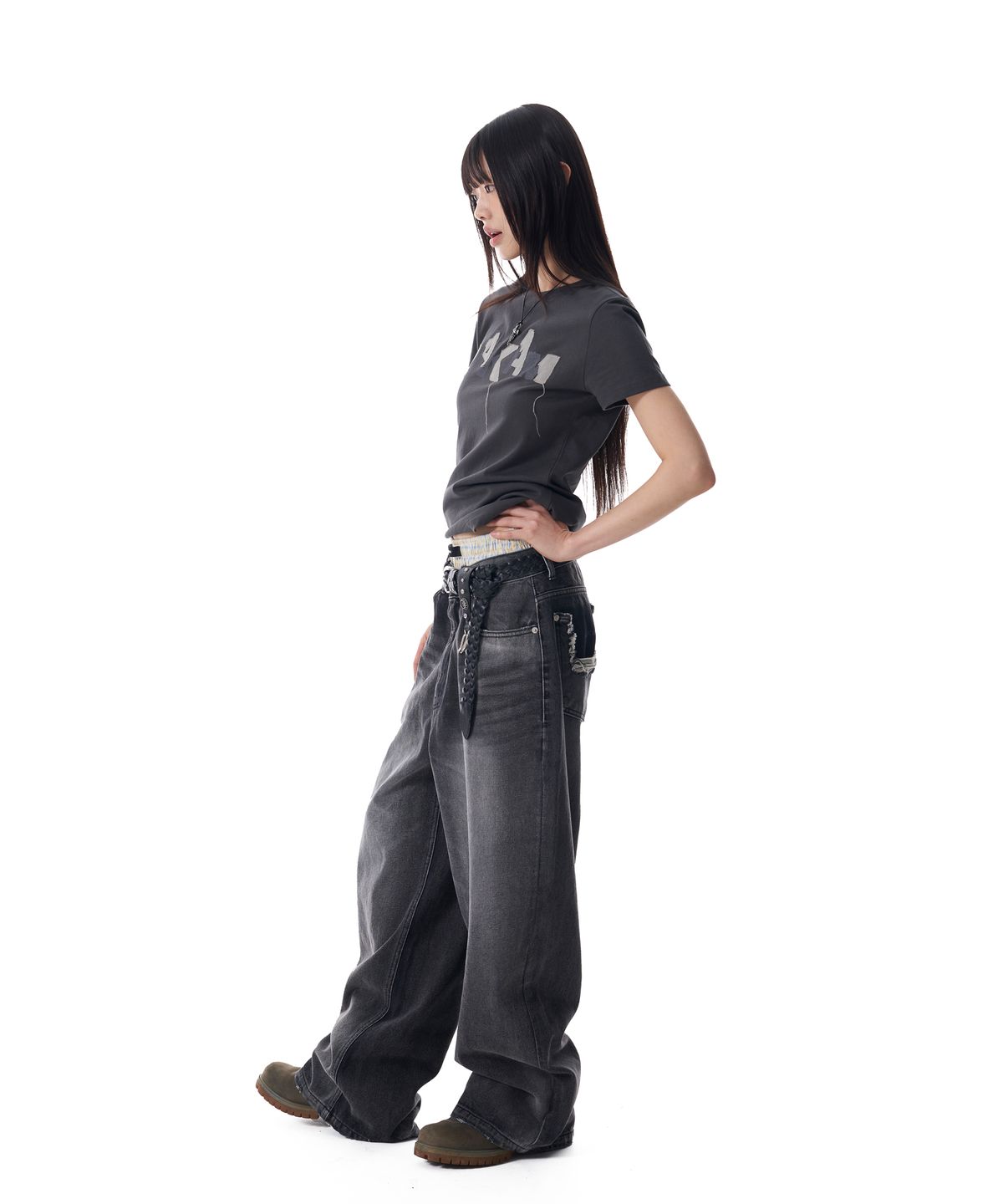 아캄(AAKAM) Grunge Patch Half Top (Dark Gray)