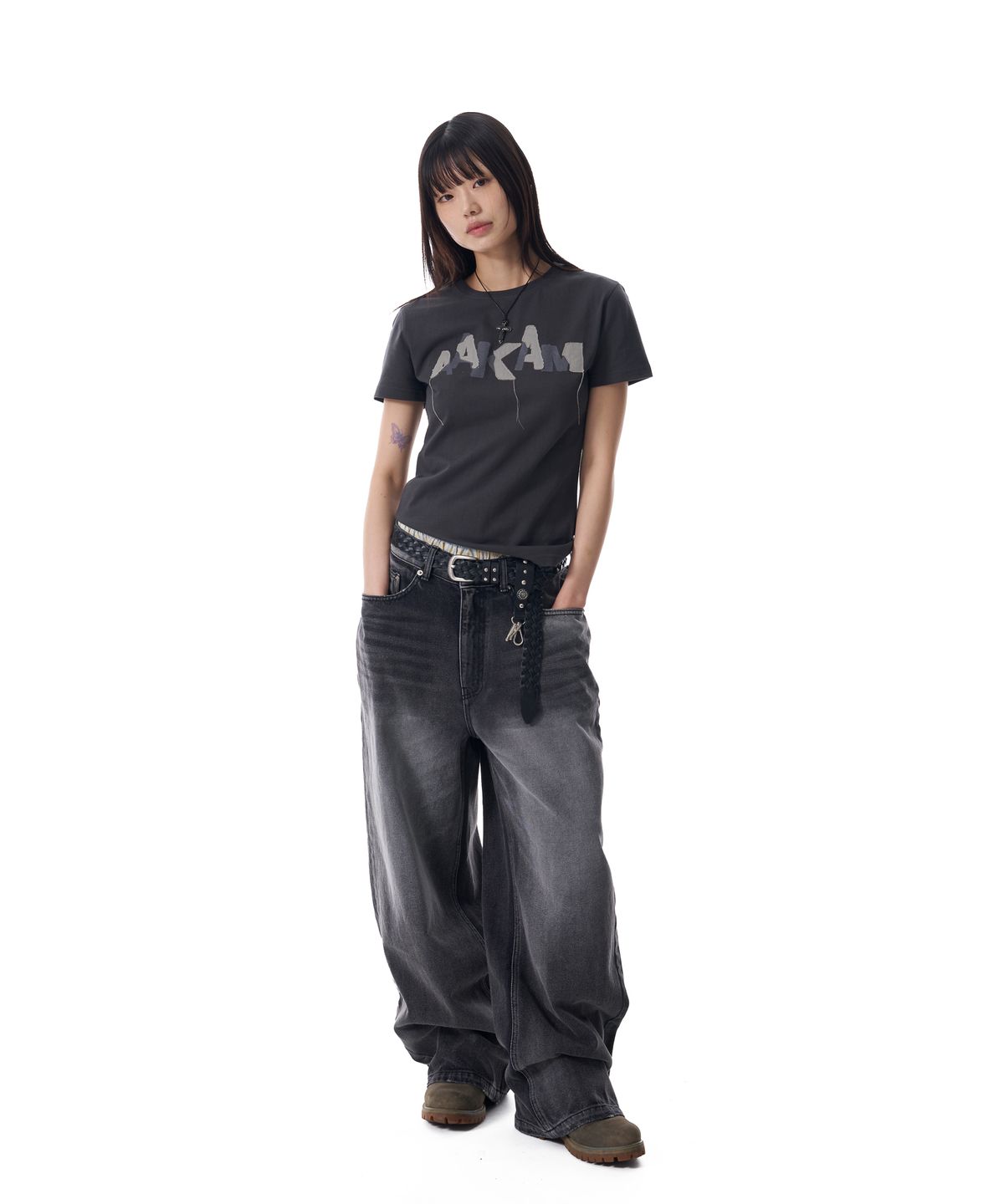 아캄(AAKAM) Grunge Patch Half Top (Dark Gray)
