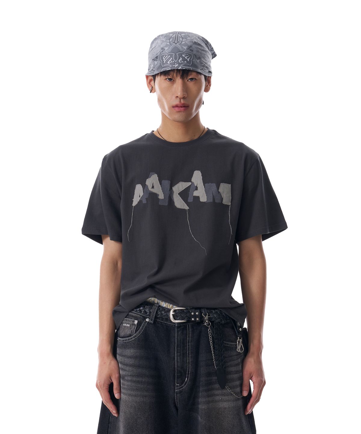아캄(AAKAM) Grunge Patch Half Top (Dark Gray)