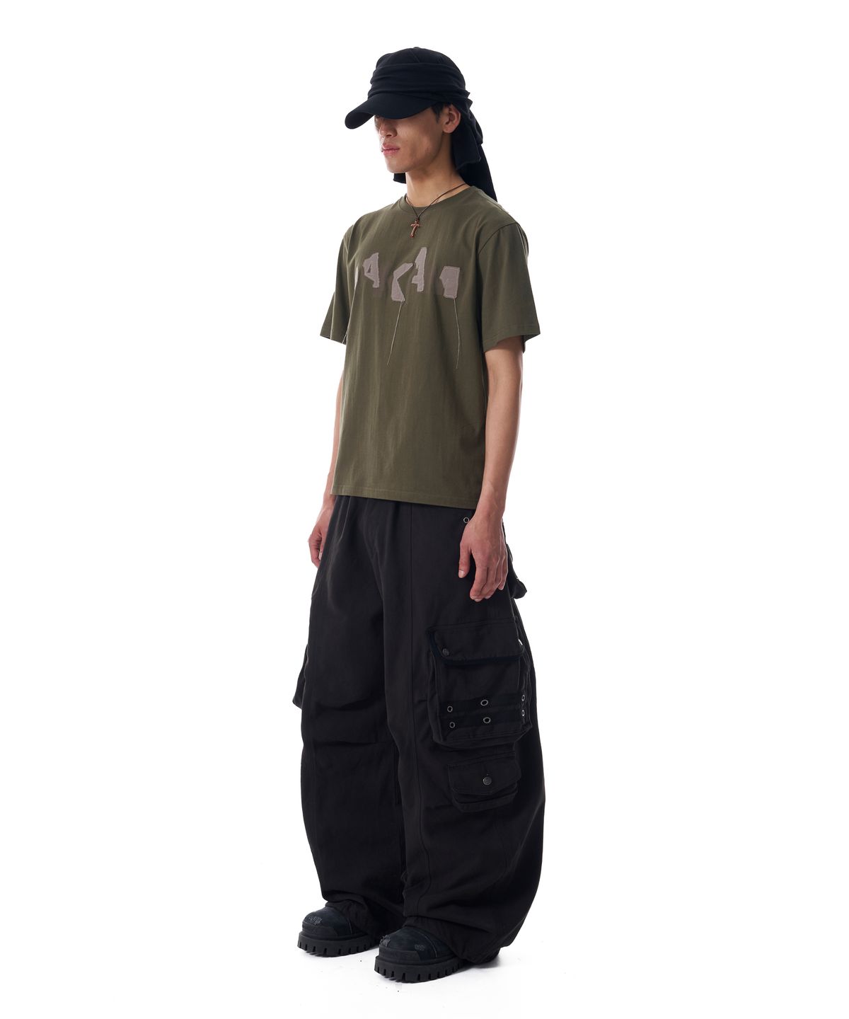 아캄(AAKAM) Grunge Patch Half Top (Khaki)