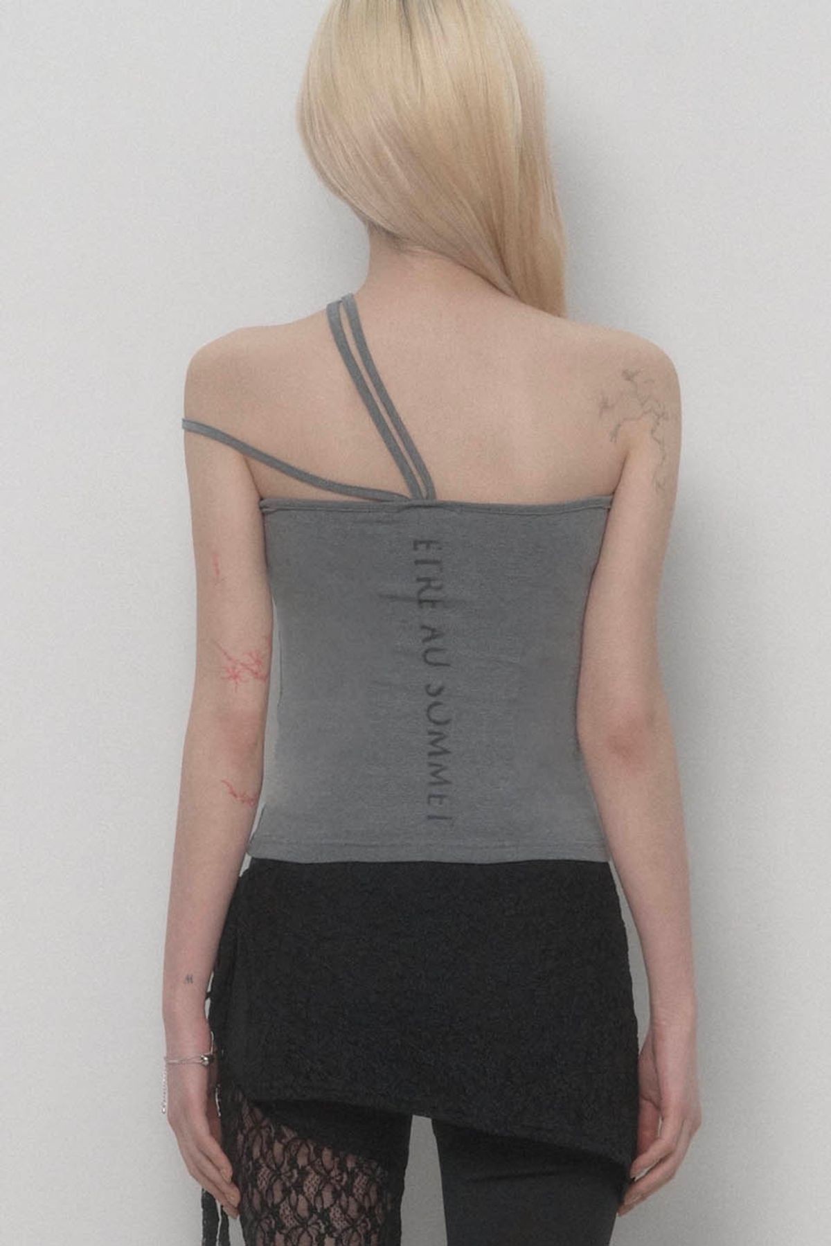 에트오소메(ETRE AU SOMMET) Halter Strap Basic Sleeveless Top (Gray)
