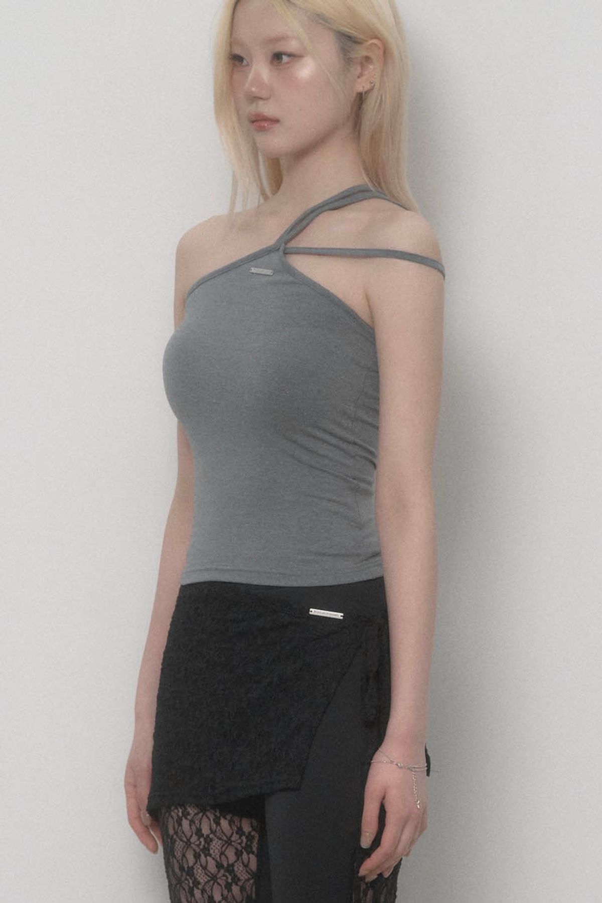에트오소메(ETRE AU SOMMET) Halter Strap Basic Sleeveless Top (Gray)