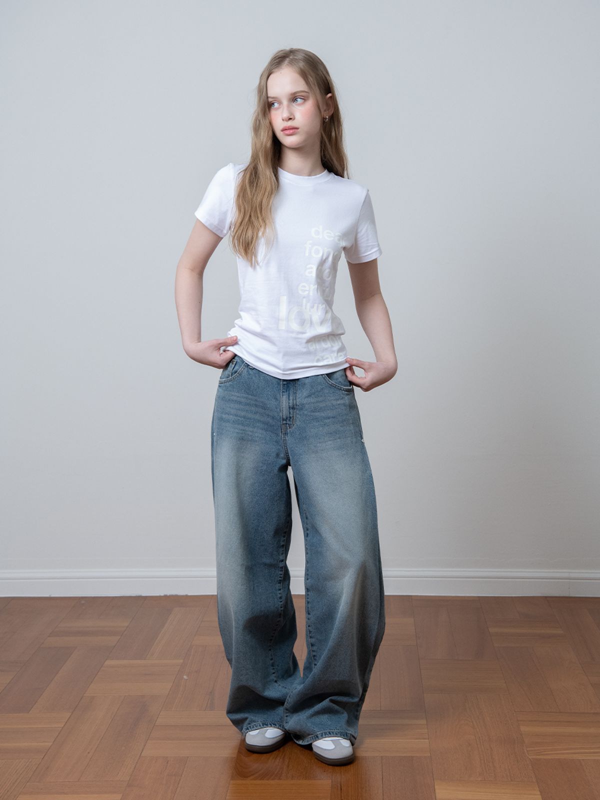 오피쉬(OAFISH) TONE ON TONE LETTERING T-SHIRT, WHITE