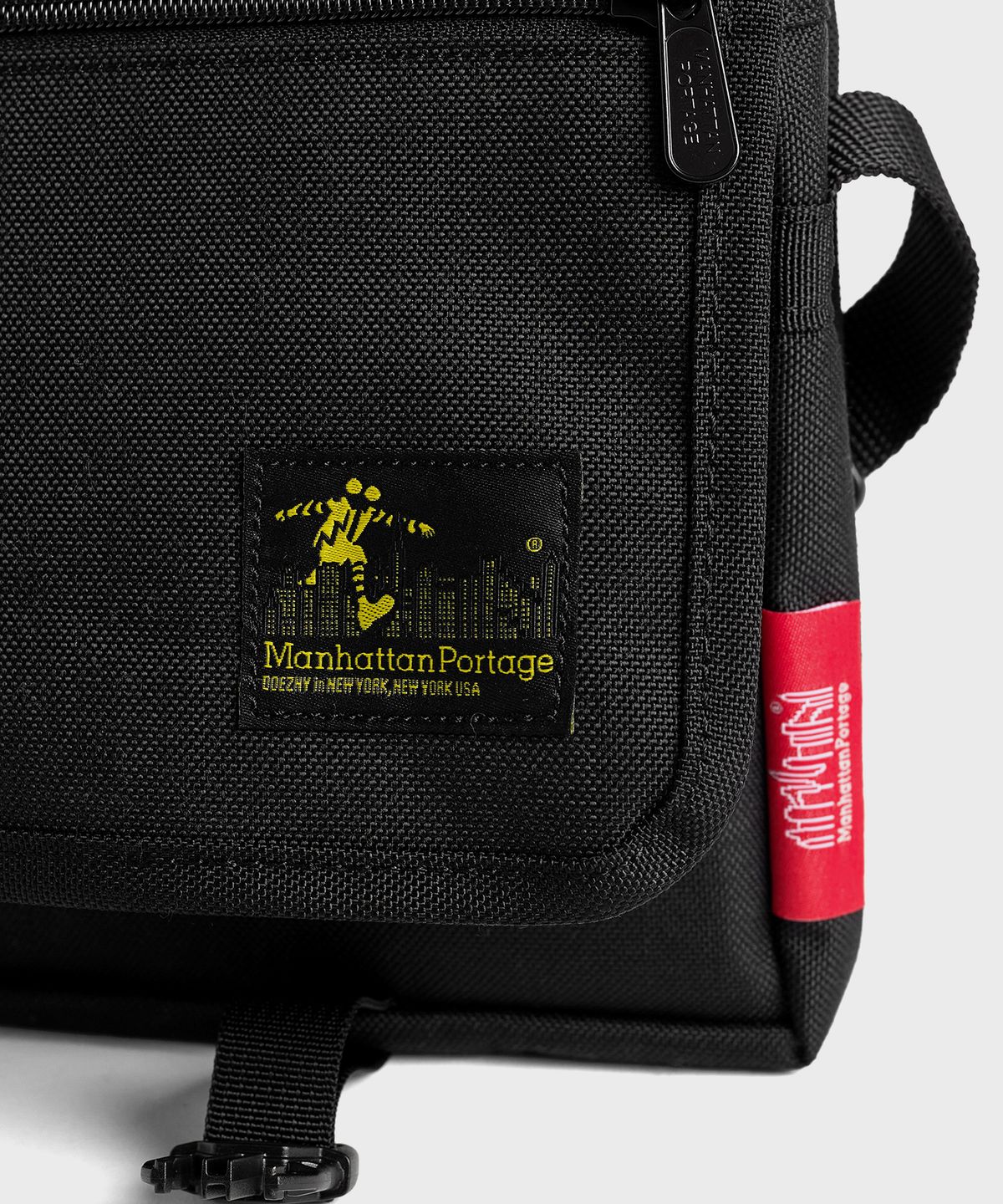 맨하탄 포티지(MANHATTAN PORTAGE) X DOEZNY 1408 이스트빌리지 크로스백 BLACK