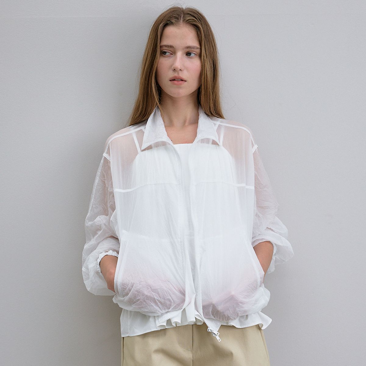 노우드(NOEUD) Light wind shell (Ivory)