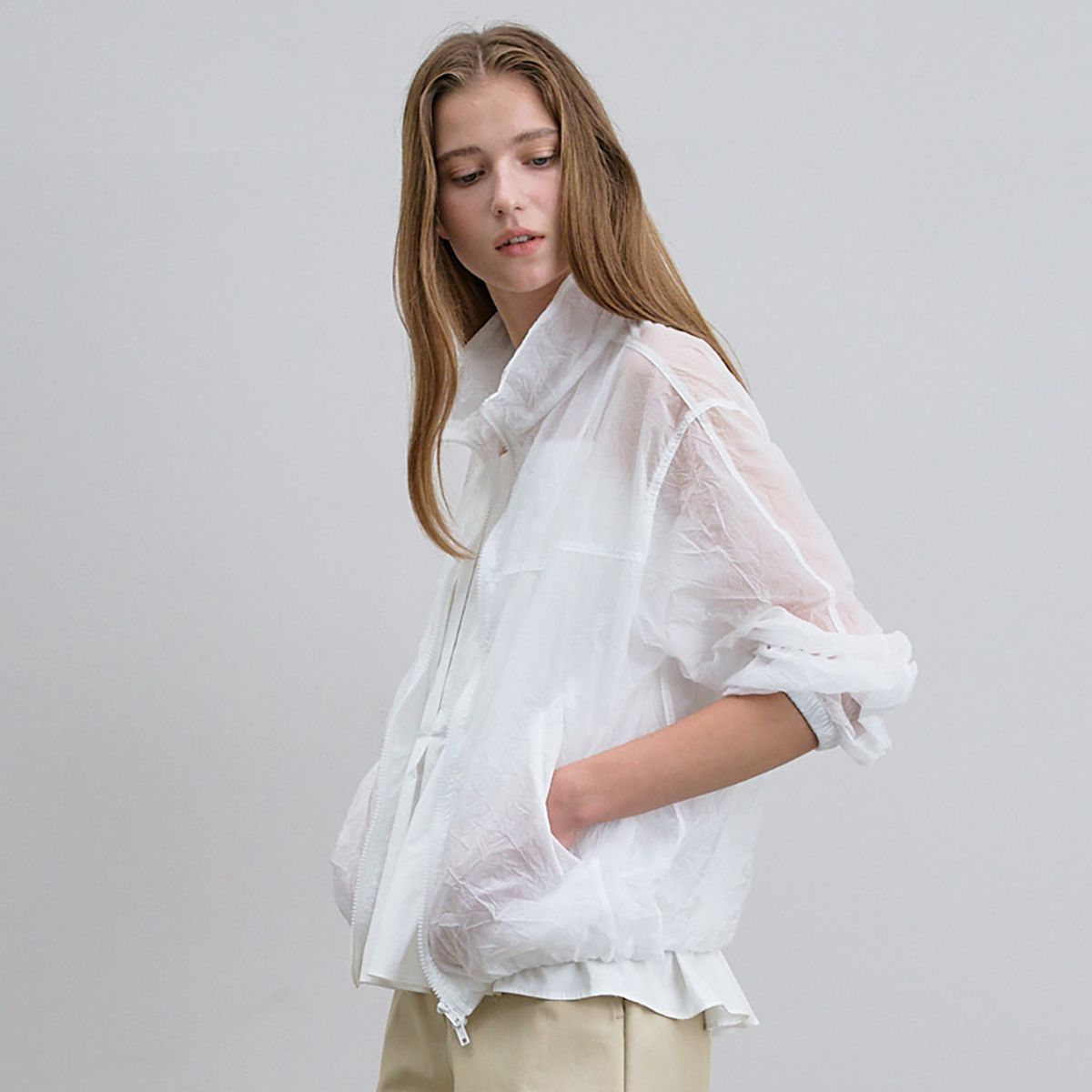 노우드(NOEUD) Light wind shell (Ivory)