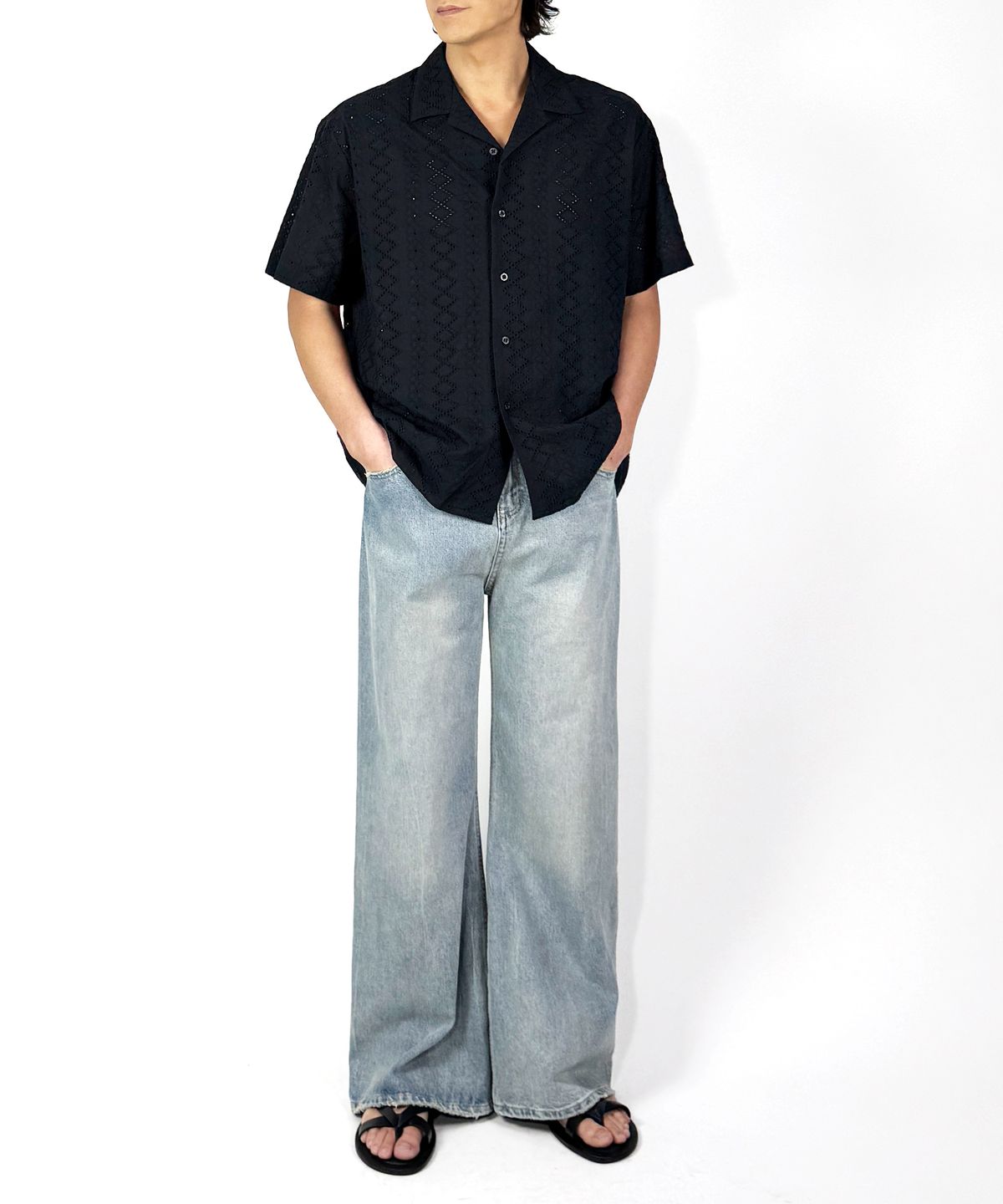 에이메이드(A MADE) 지오메트릭 펀칭자수 린넨라이크 셔츠(블랙)