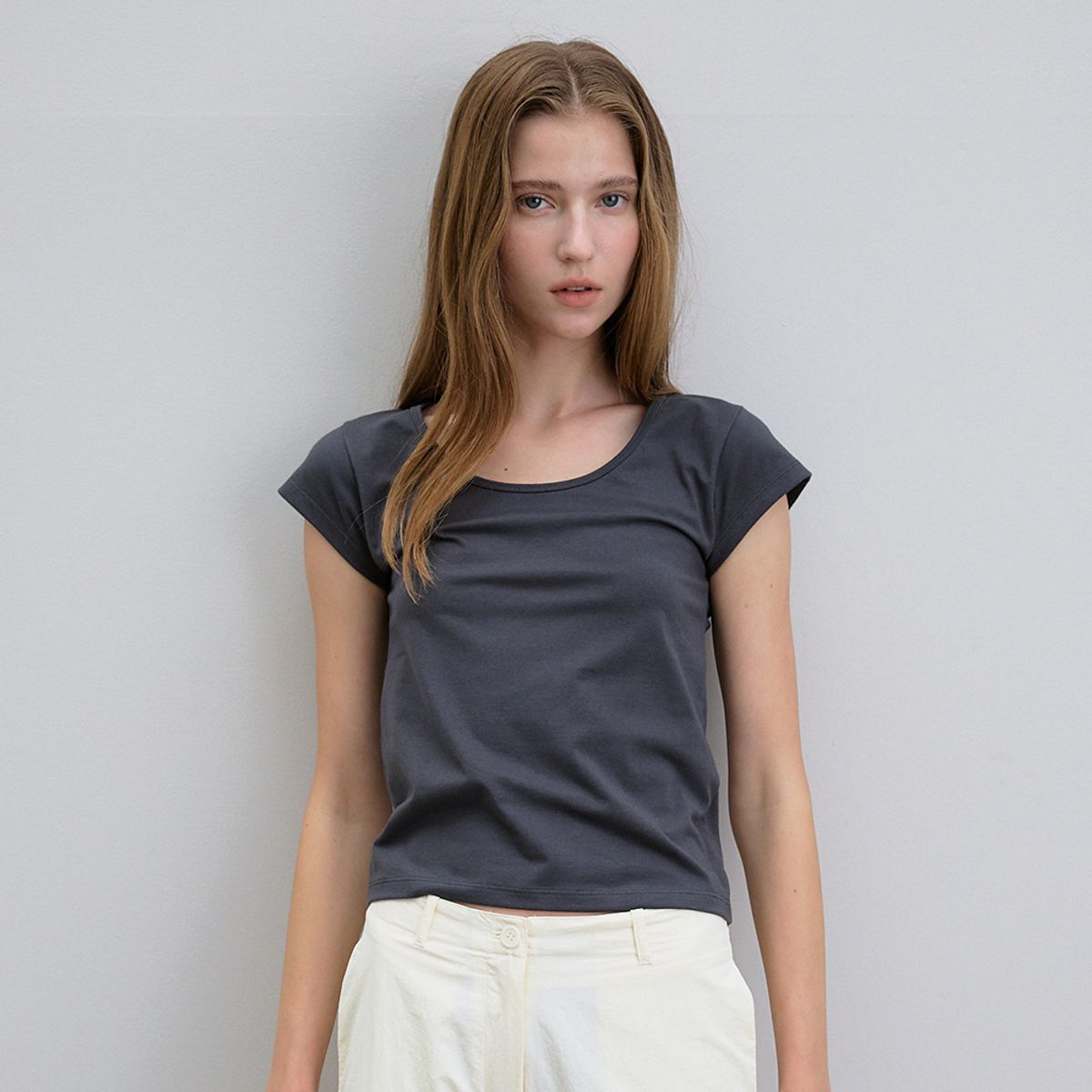 노우드(NOEUD) Lean U-neck tee (Charcoal)