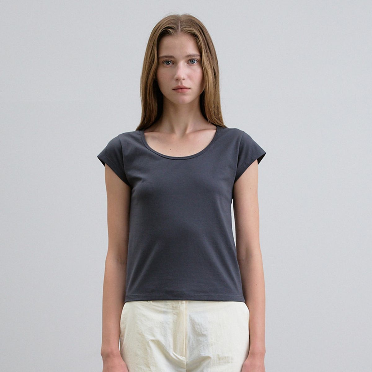 노우드(NOEUD) Lean U-neck tee (Charcoal)