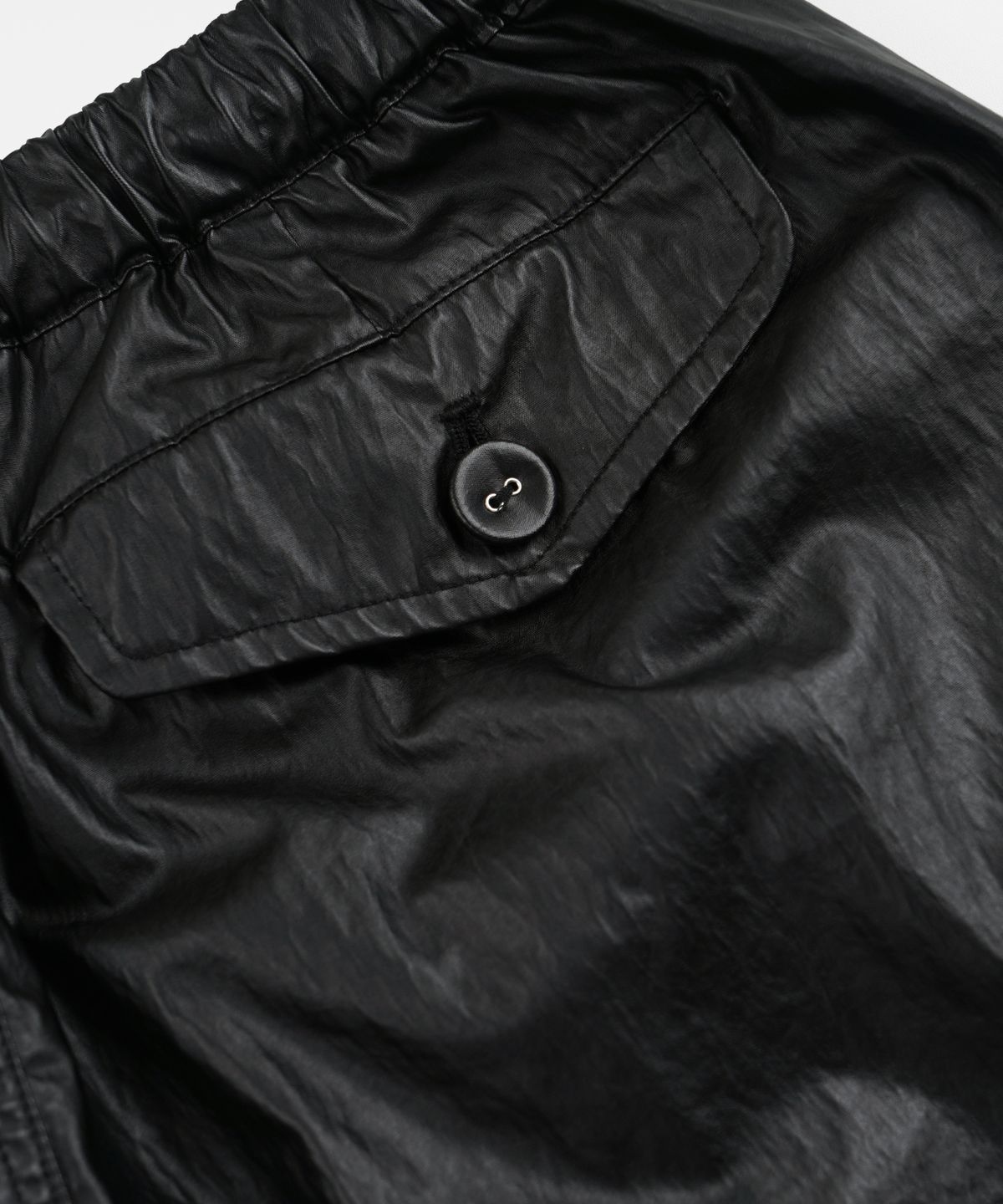 프리즘웍스(FRIZMWORKS) COATED CN SHORTS _ BLACK