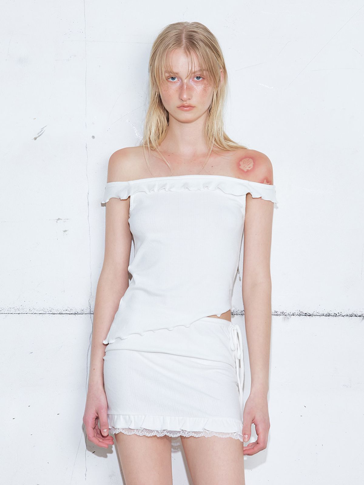 에트몽(ETMON) Eyelet Ruffle Lace Mini Skirt, White