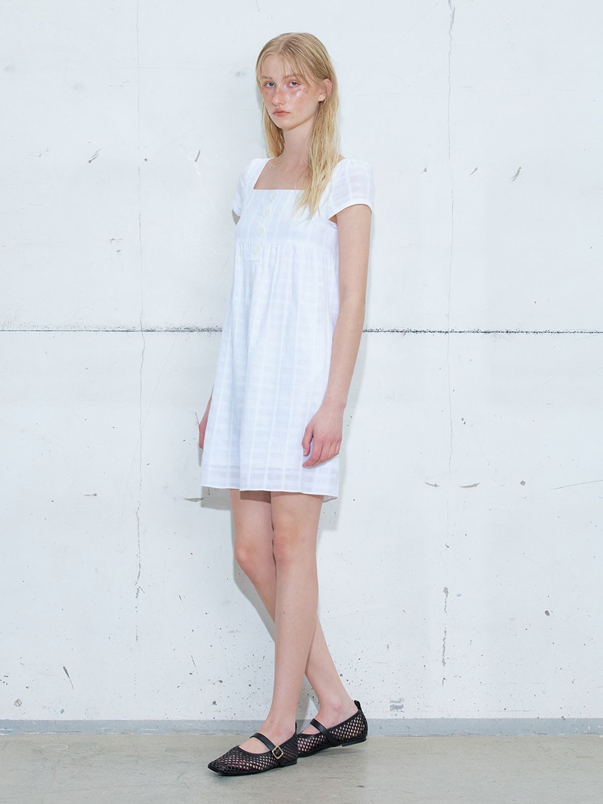 에트몽(ETMON) Square Button Mini Dress, White