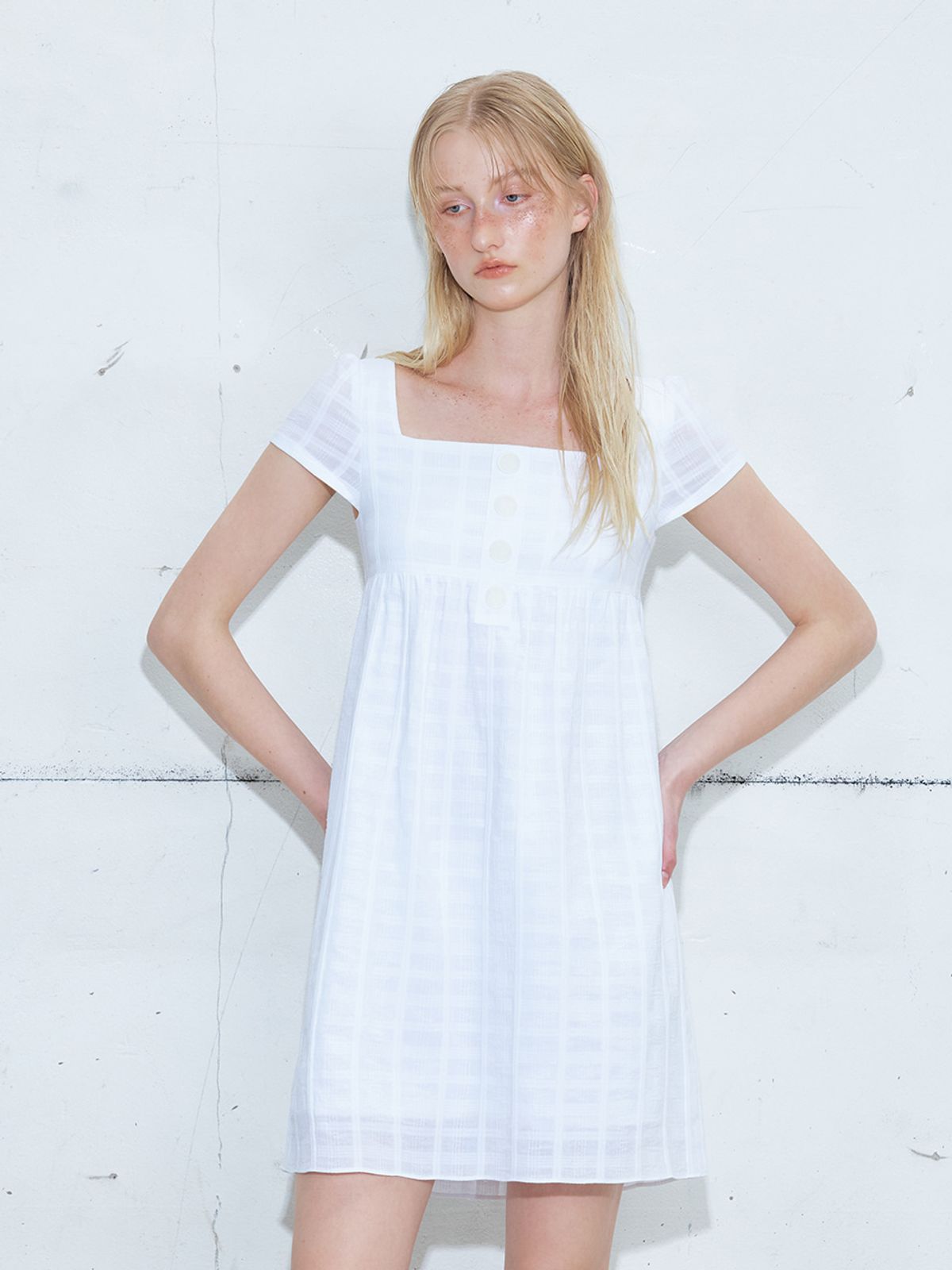 에트몽(ETMON) Square Button Mini Dress, White