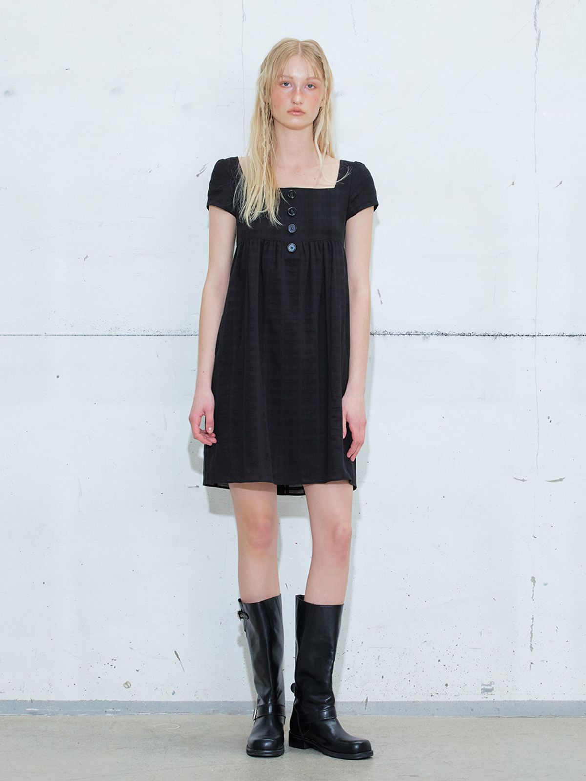 에트몽(ETMON) Square Button Mini Dress, Black