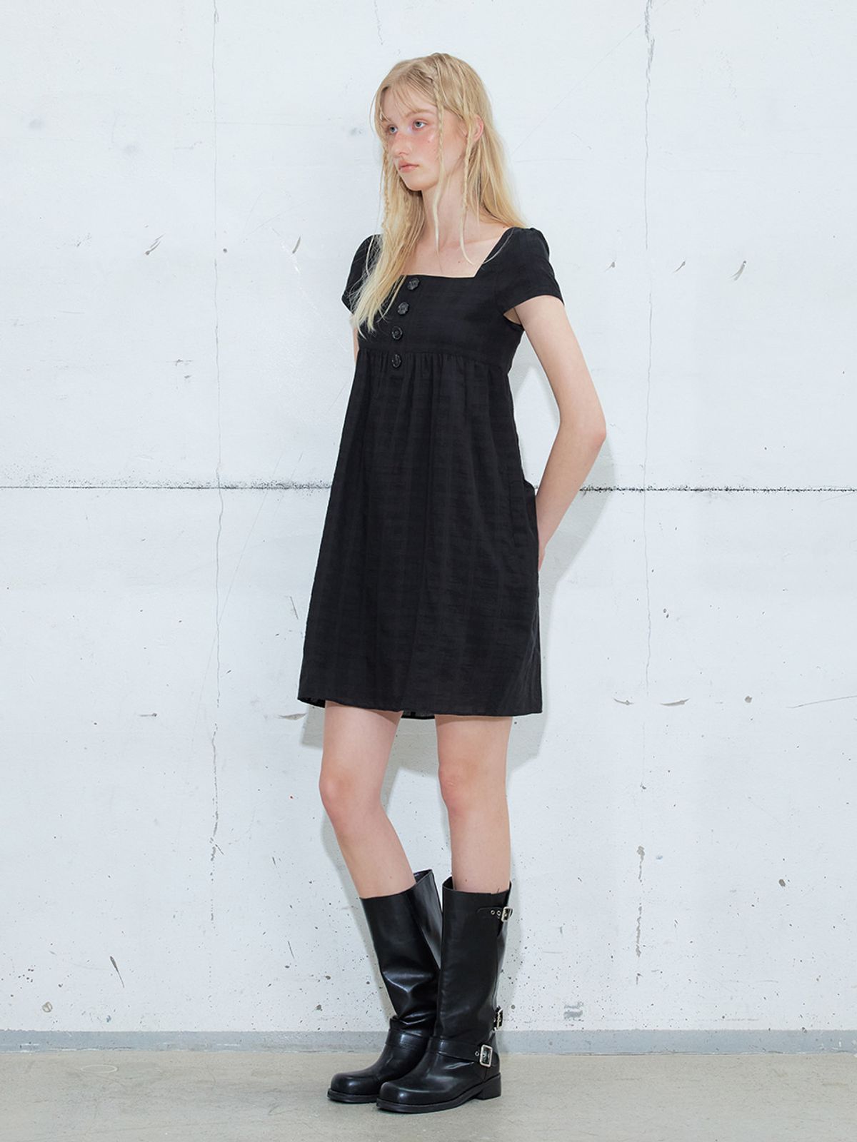 에트몽(ETMON) Square Button Mini Dress, Black