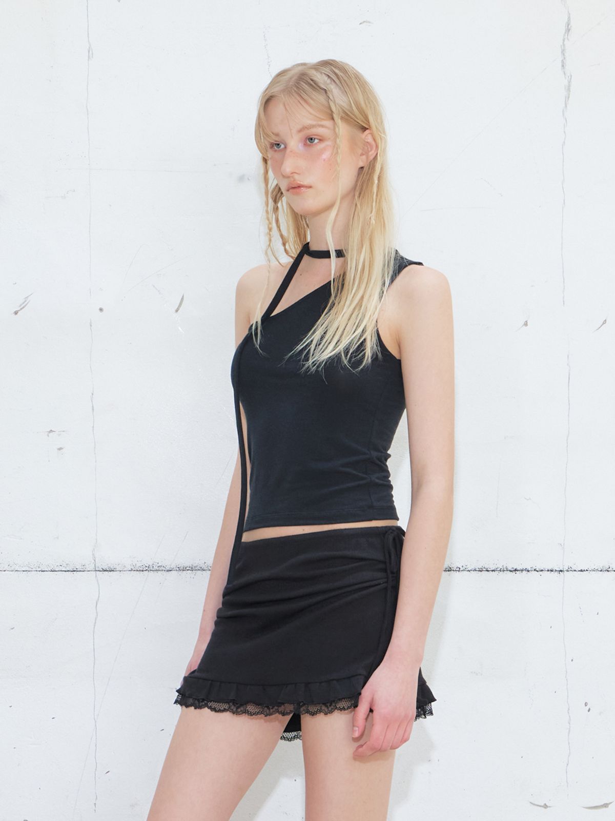 에트몽(ETMON) Tie One Shoulder Sleeveless Top, Black