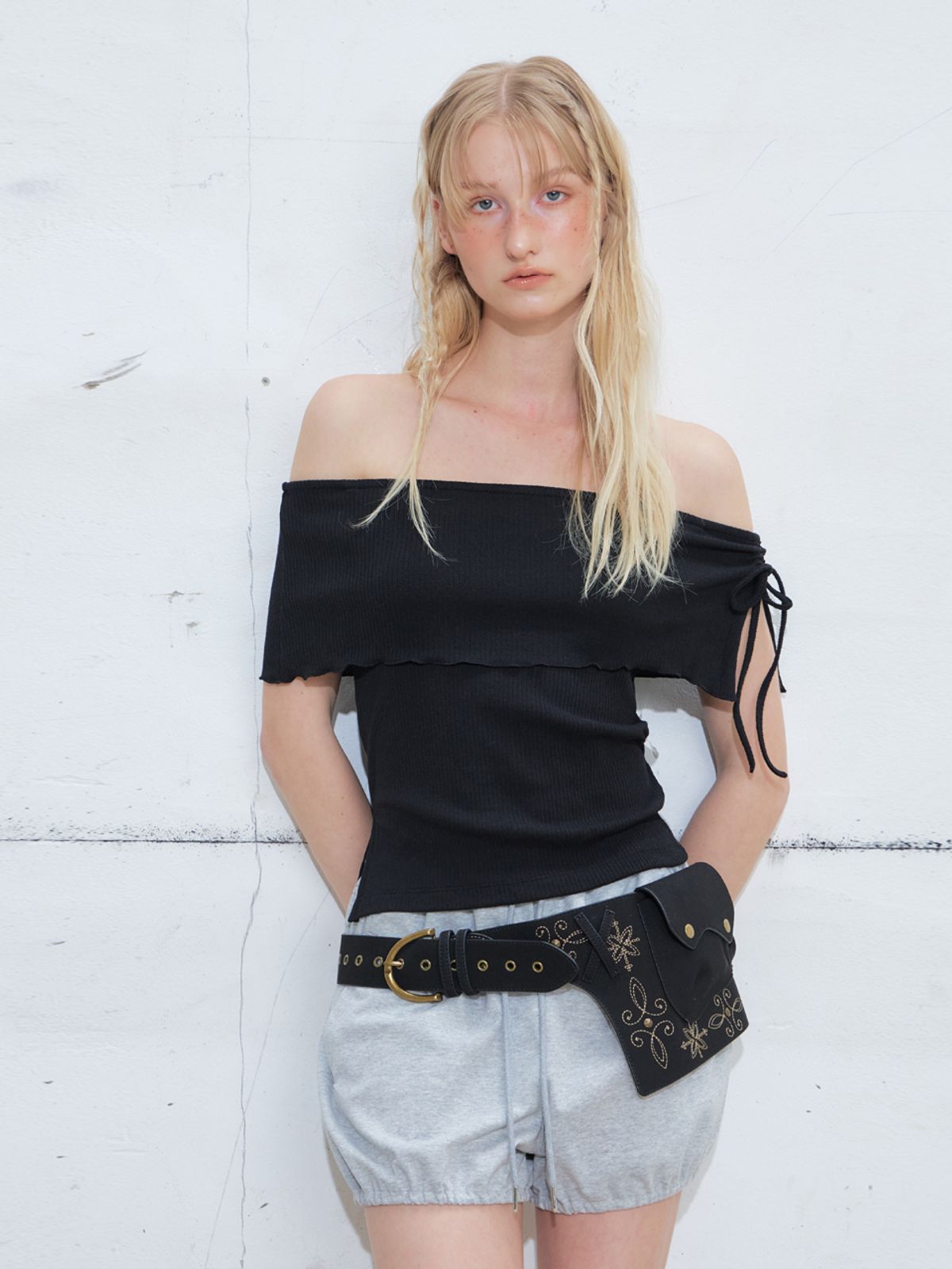 에트몽(ETMON) String Off Shoulder T-Shirt, Black