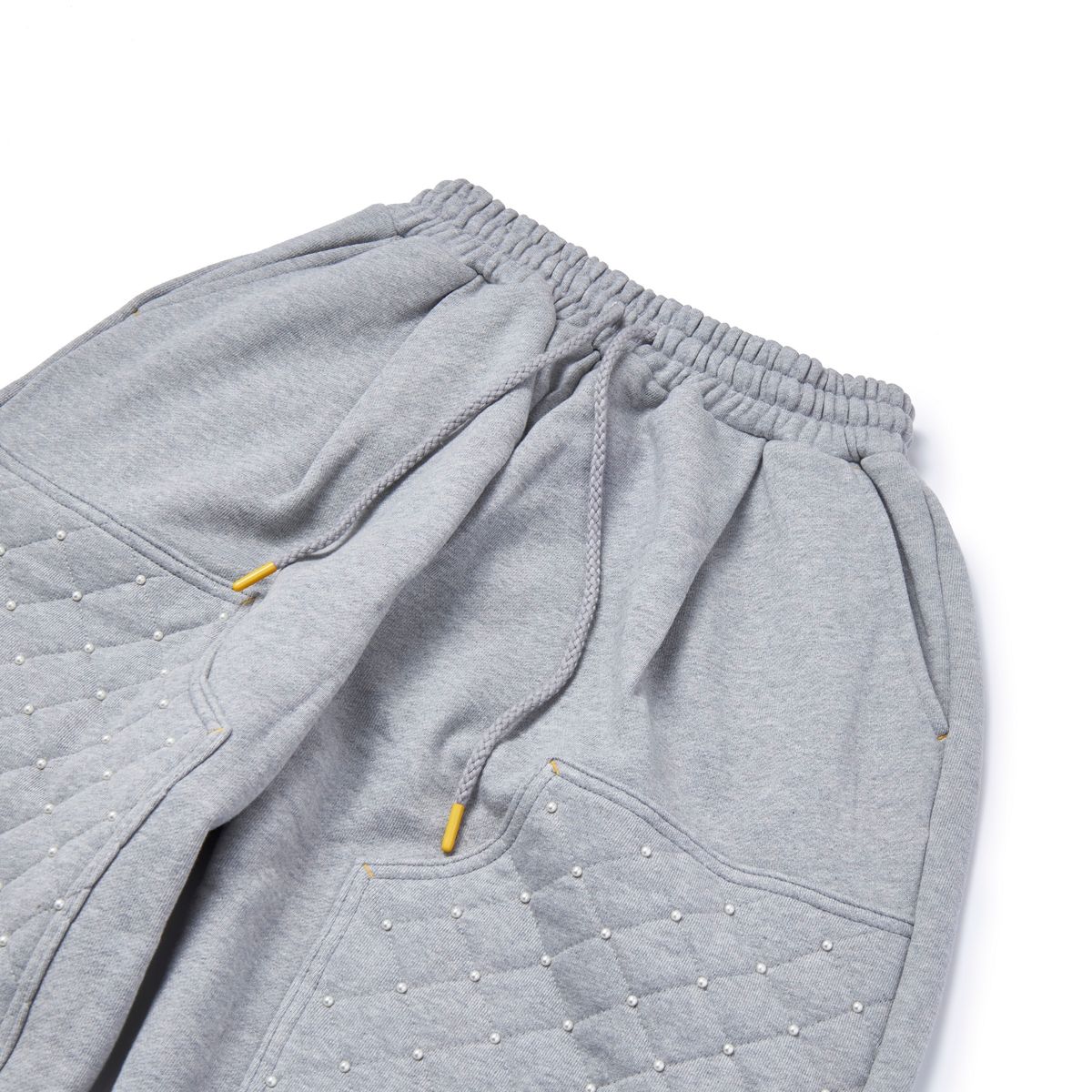 가먼츠팹(GARMENTS FAB) Quilted Double Knee Studs Sweatpants (GRAY)