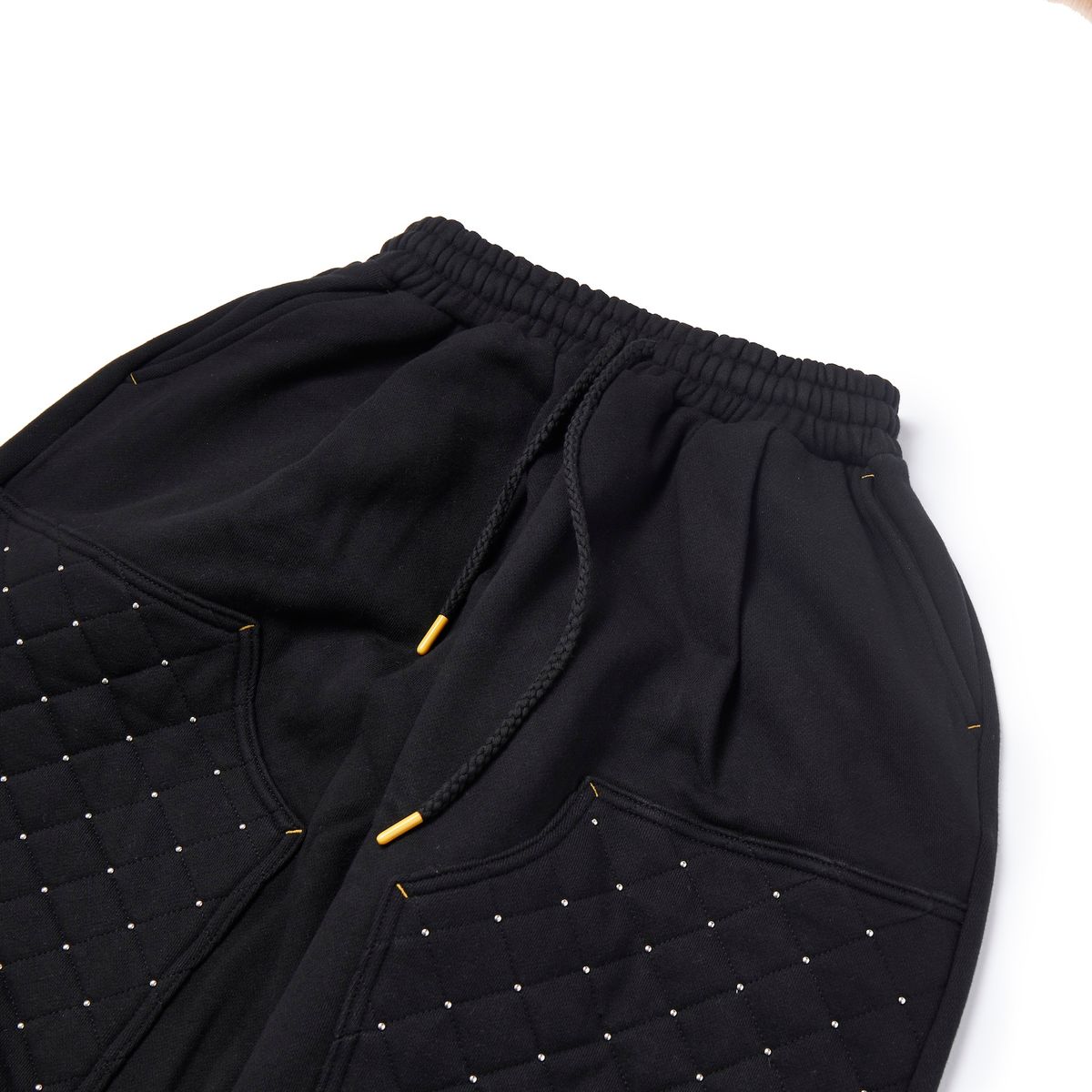 가먼츠팹(GARMENTS FAB) Quilted Double Knee Studs Sweatpants (BLACK)