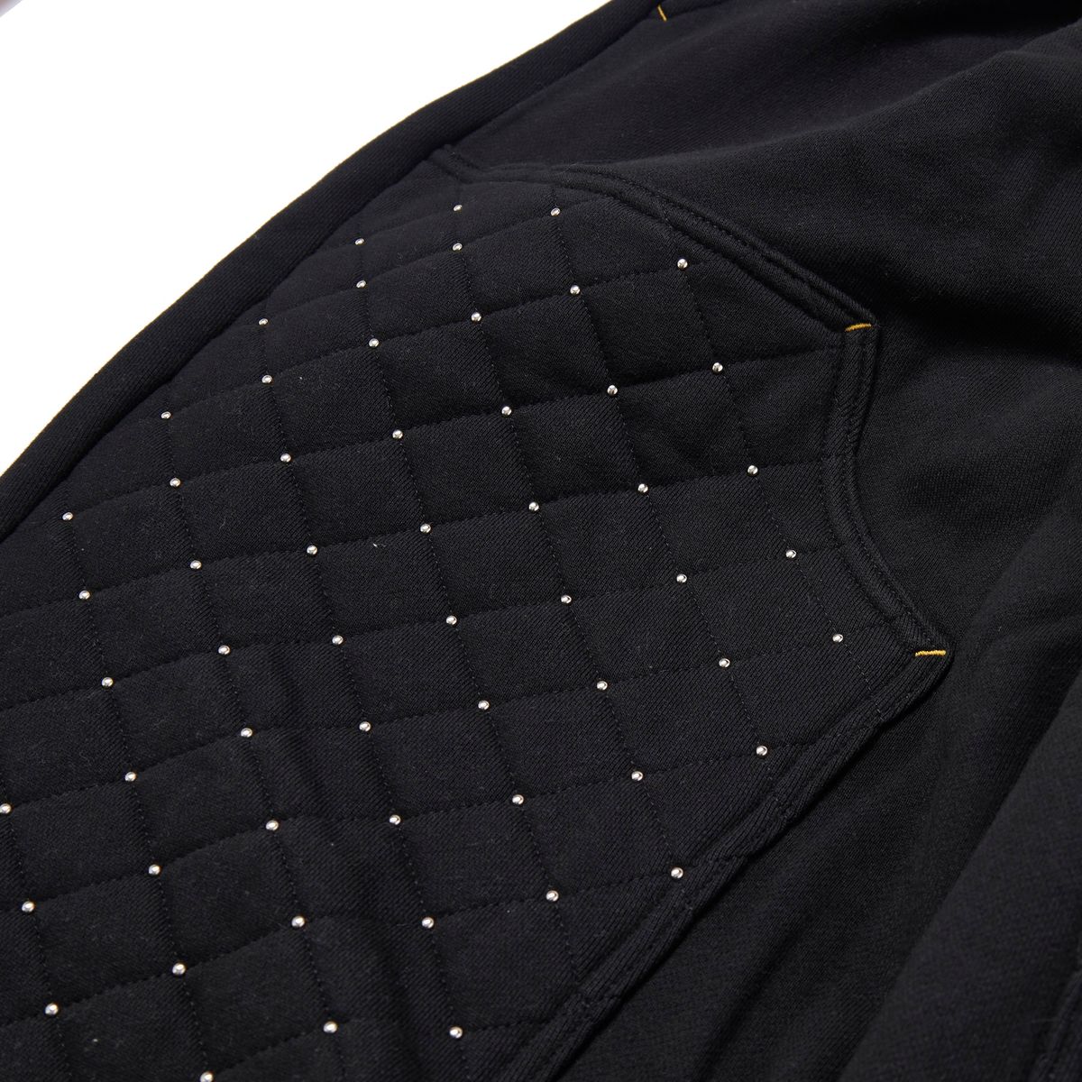 가먼츠팹(GARMENTS FAB) Quilted Double Knee Studs Sweatpants (BLACK)
