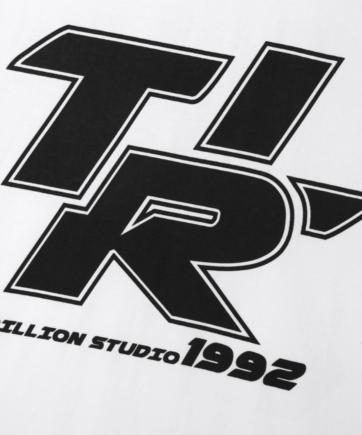 트릴리온(TRILLION) 트랙 라인 그래픽 링거 하프 티셔츠_화이트
