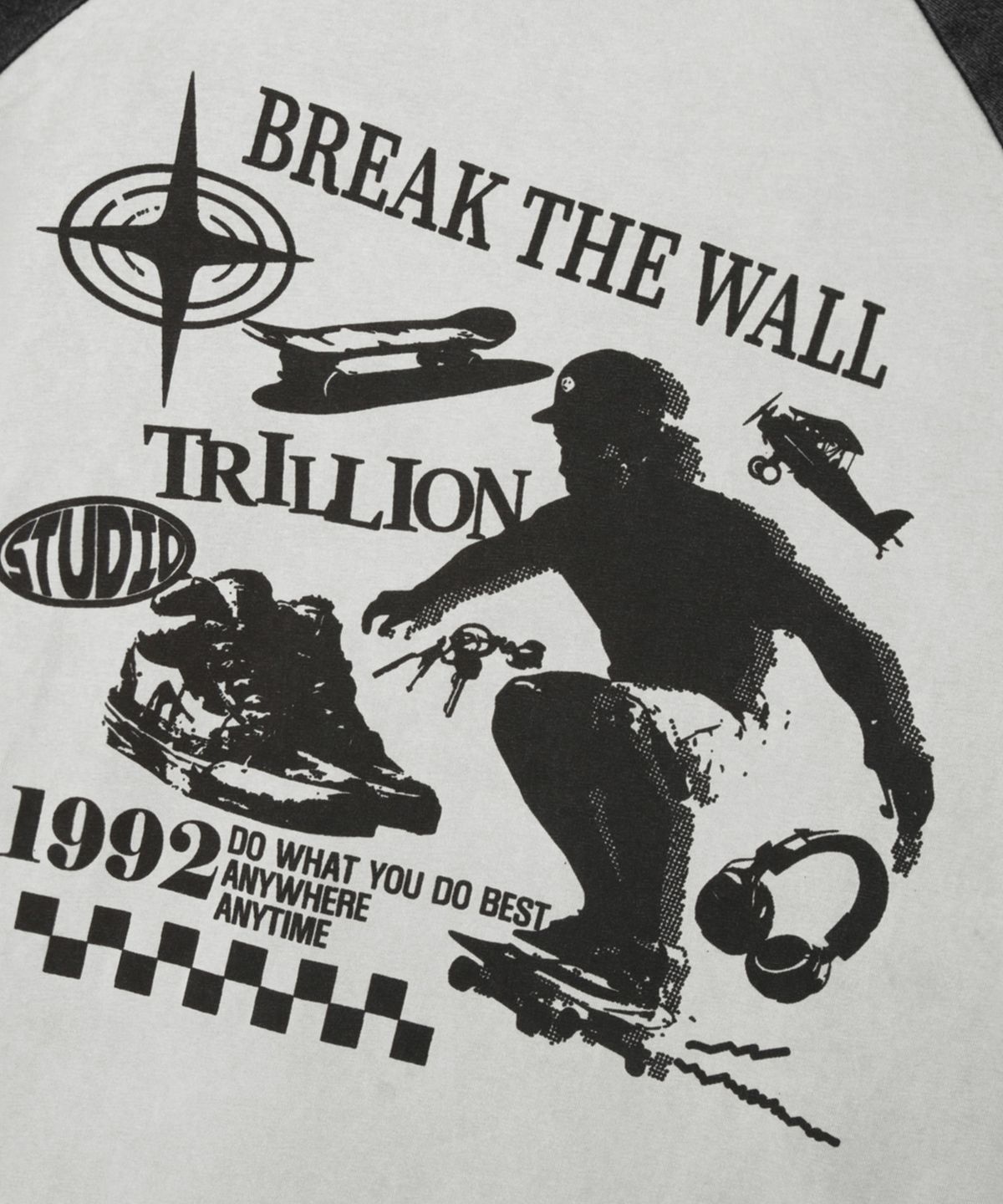 트릴리온(TRILLION) 스케이트보드 피그먼트 그래픽 레글런 반팔_차콜