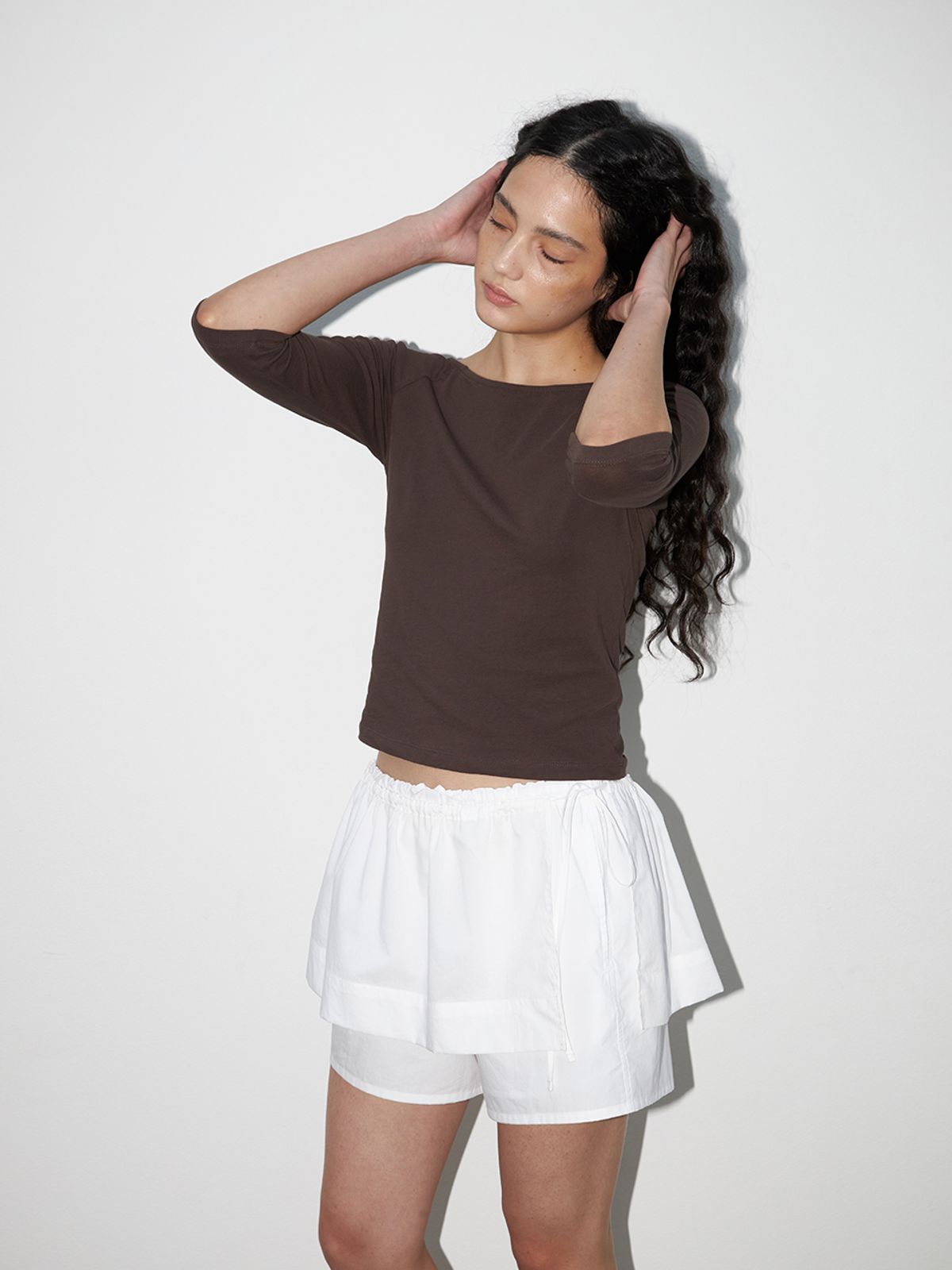 텍스트룸(TEXT ROOM) 어펠 셔링 벨트 스커트_화이트