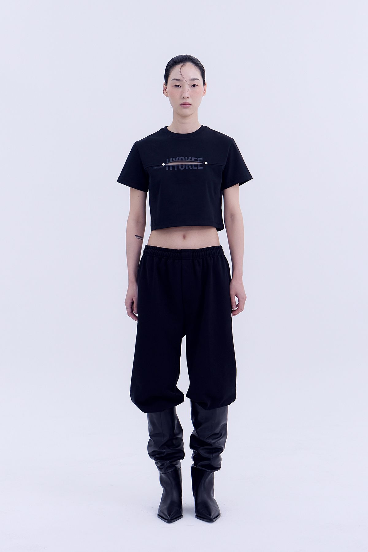 노 엑스트라 터치(NO EXTRA TOUCH) Lip Top (black) / 25SPTS004BK