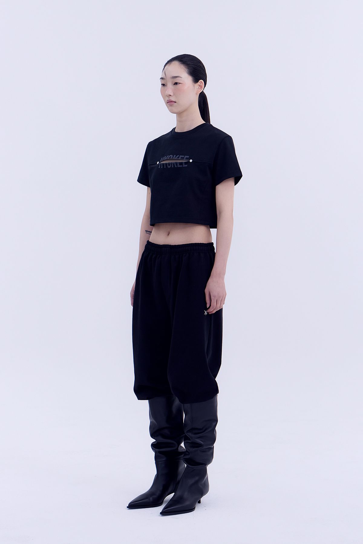 노 엑스트라 터치(NO EXTRA TOUCH) Lip Top (black) / 25SPTS004BK