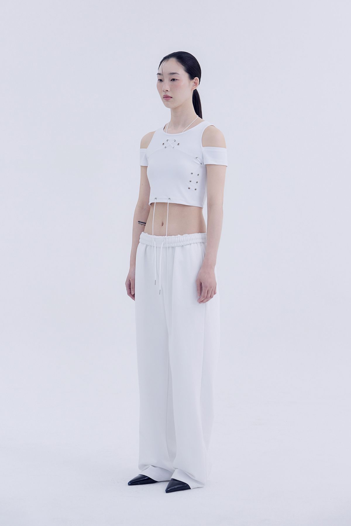 노 엑스트라 터치(NO EXTRA TOUCH) Eyelet Pop Top (white) / 25SPTS003WH