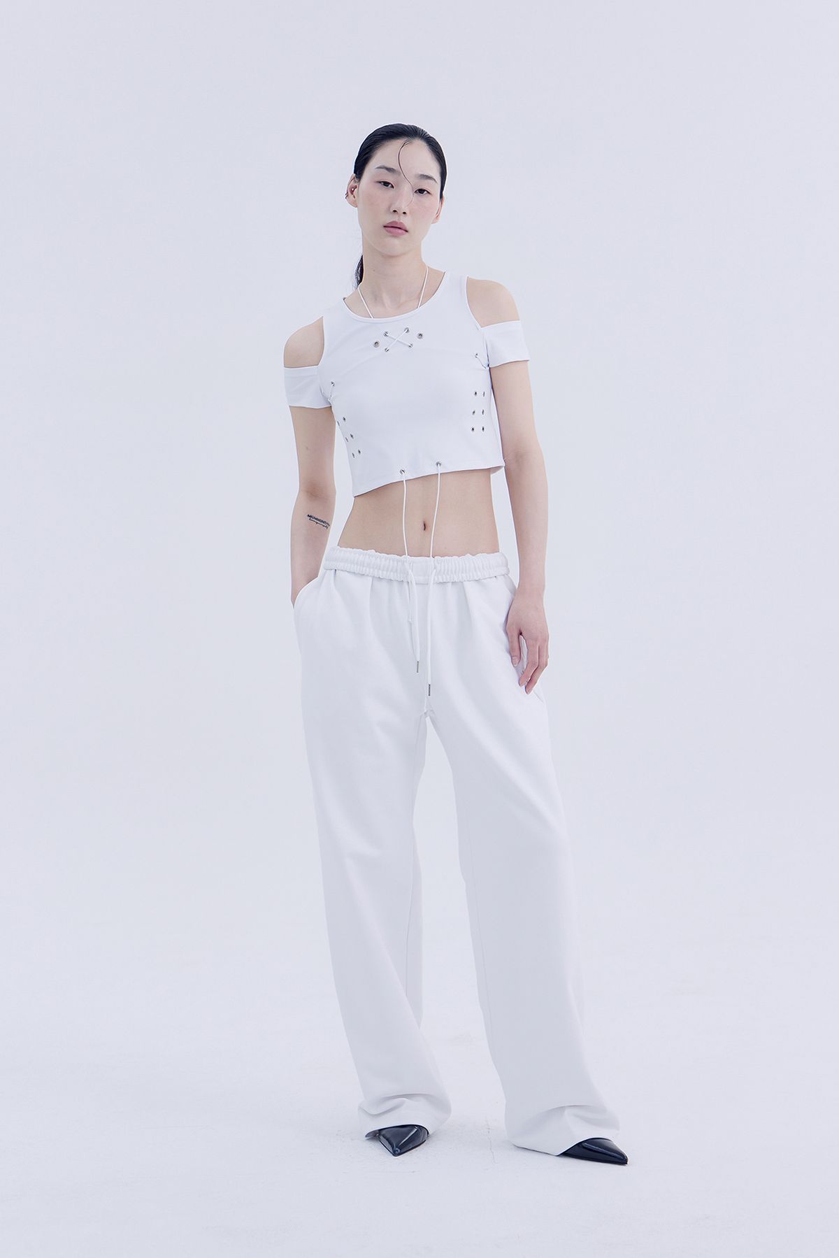 노 엑스트라 터치(NO EXTRA TOUCH) Eyelet Pop Top (white) / 25SPTS003WH