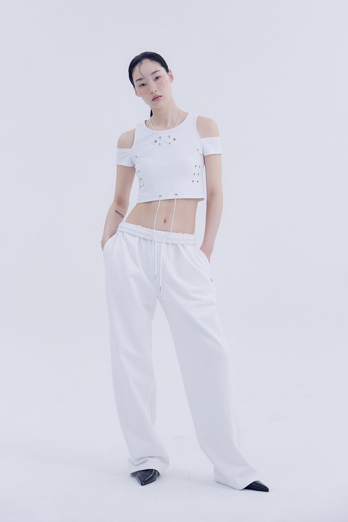 노 엑스트라 터치(NO EXTRA TOUCH) Eyelet Pop Top (white) / 25SPTS003WH