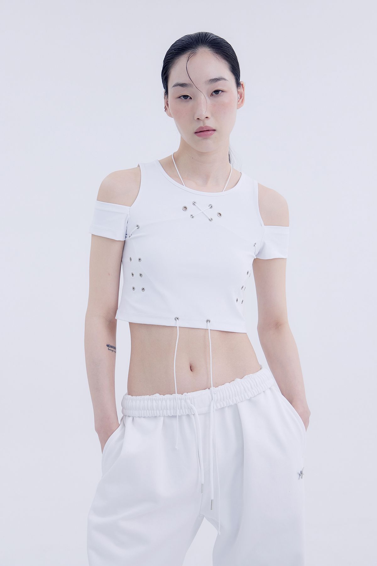 노 엑스트라 터치(NO EXTRA TOUCH) Eyelet Pop Top (white) / 25SPTS003WH