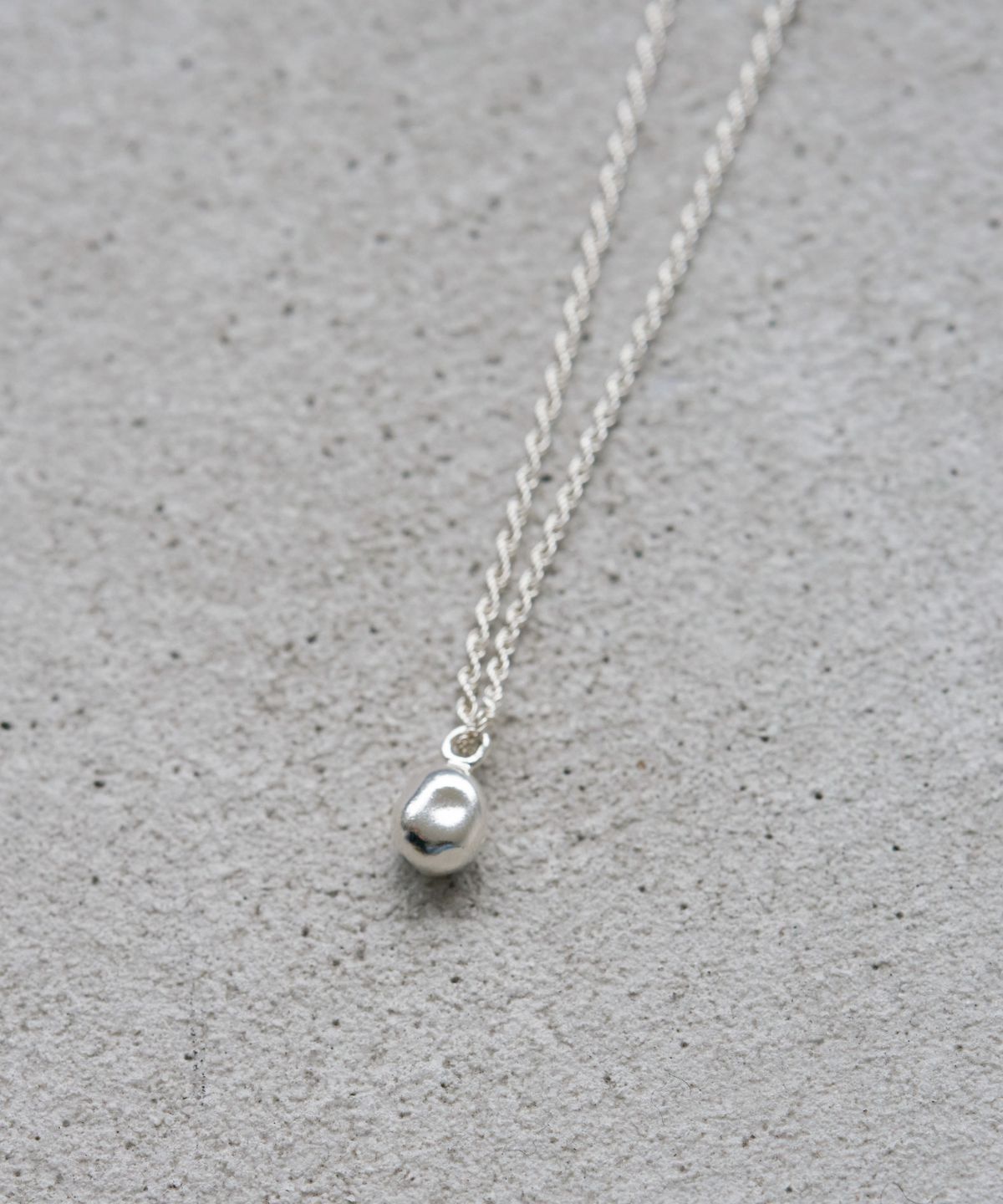 투쉐이드(TOUCHÉD) PEBBLE NECKLACE 02