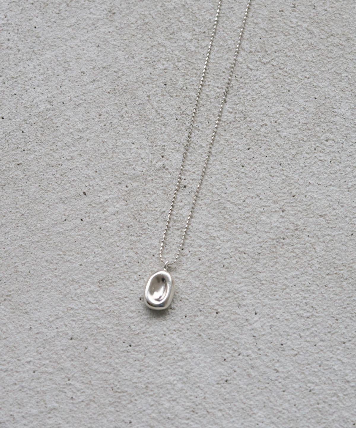 투쉐이드(TOUCHÉD) PEBBLE NECKLACE 03