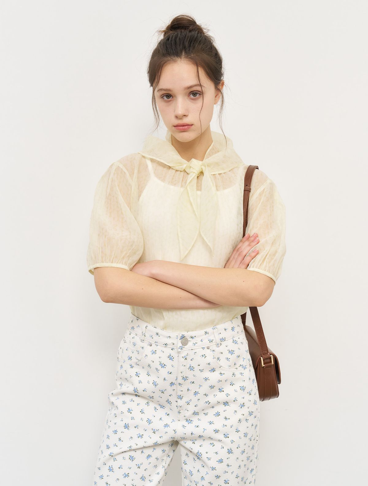 제너럴아이디어(GENERALIDEA) 시스루 플라워 스카프 블라우스 [CREAM] / WBE2L03528