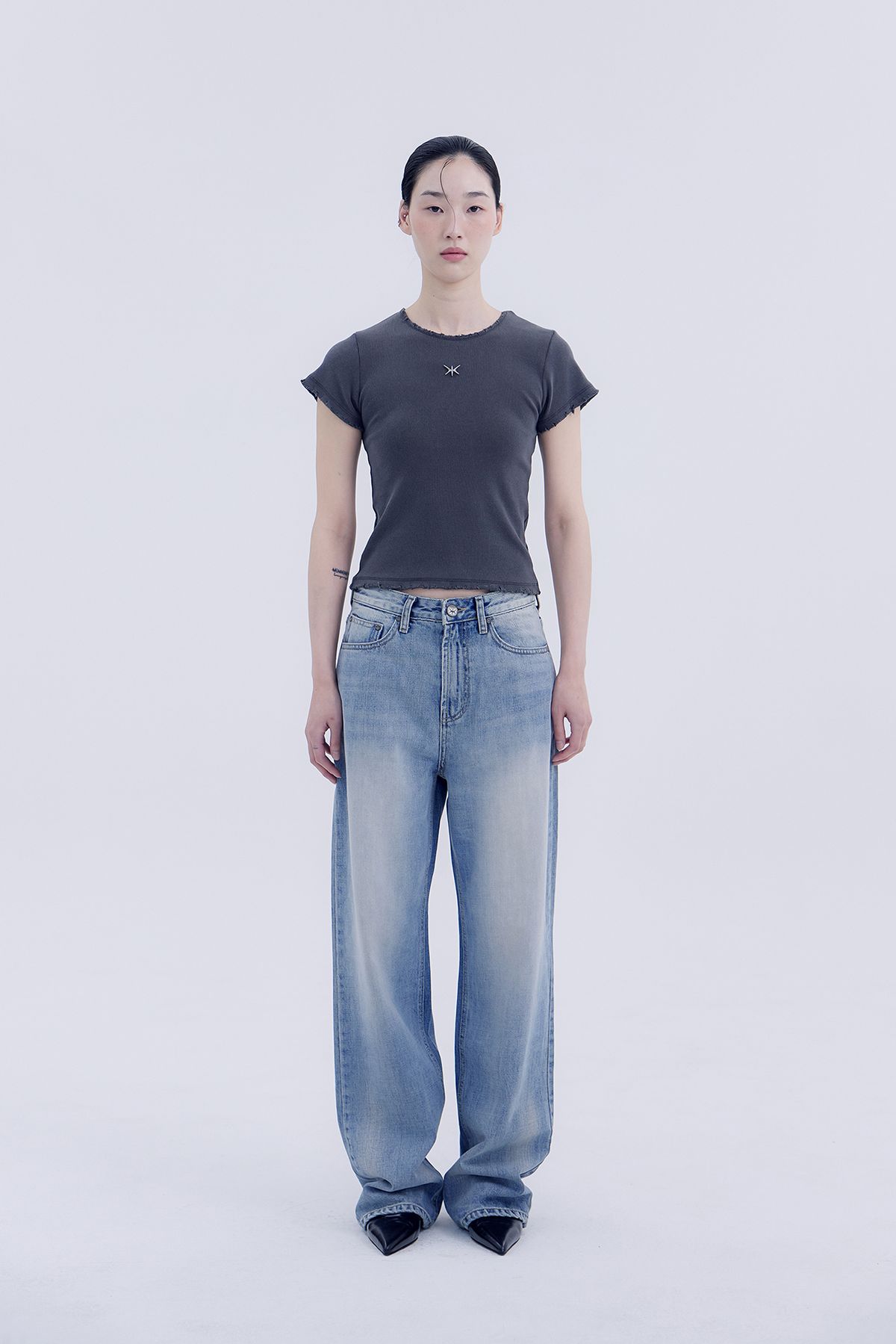 노 엑스트라 터치(NO EXTRA TOUCH) Destroyed Detail T-shirts (charcoal) / 25SPTS002CH
