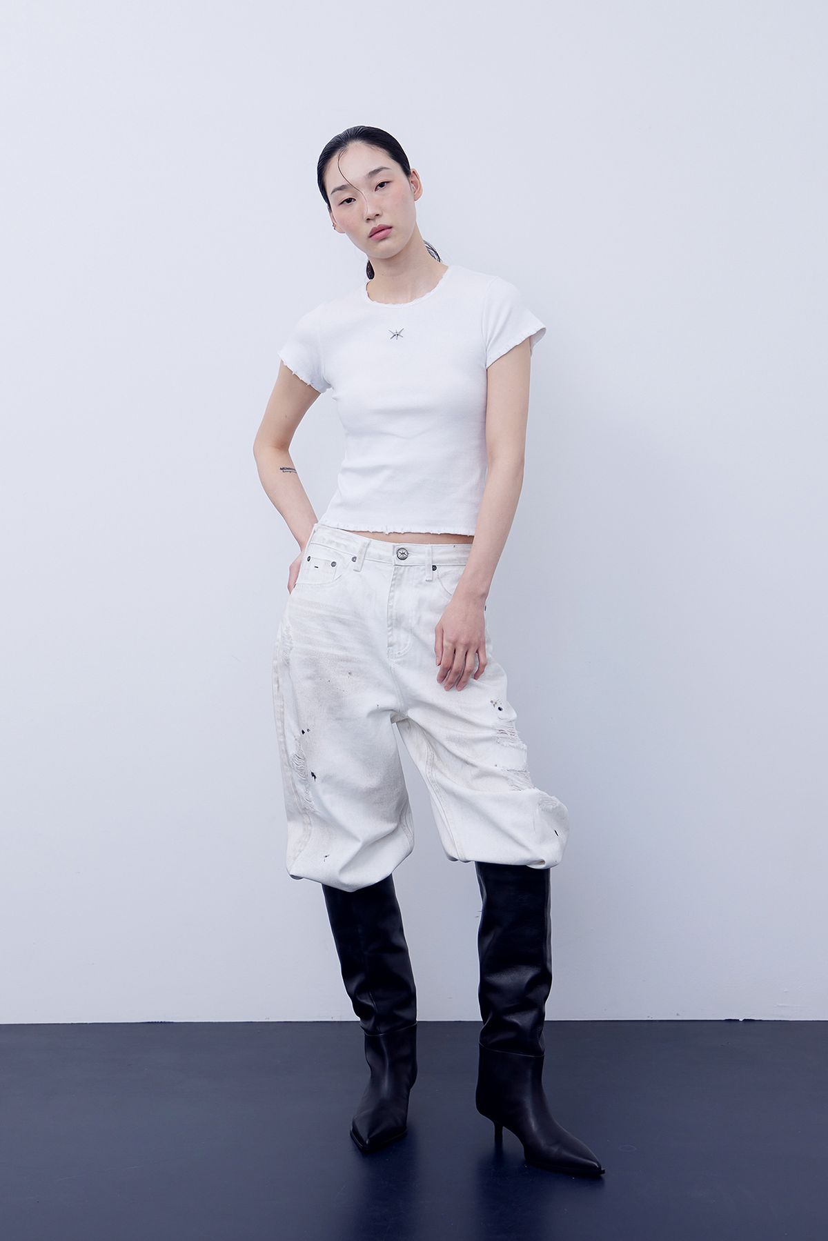 노 엑스트라 터치(NO EXTRA TOUCH) Destroyed Detail T-shirts (white) / 25SPTS002WH