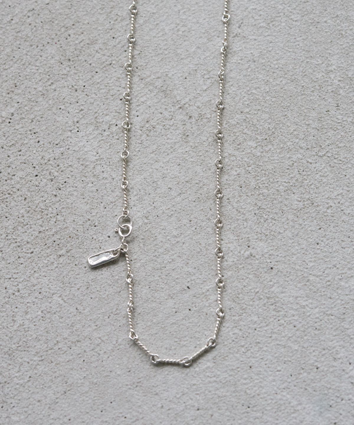 투쉐이드(TOUCHÉD) PEBBLE NECKLACE 04