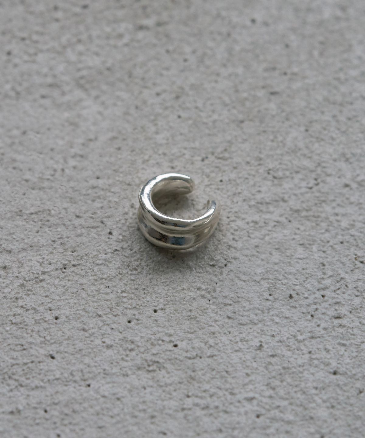 투쉐이드(TOUCHÉD) PEBBLE EARCUFF 03