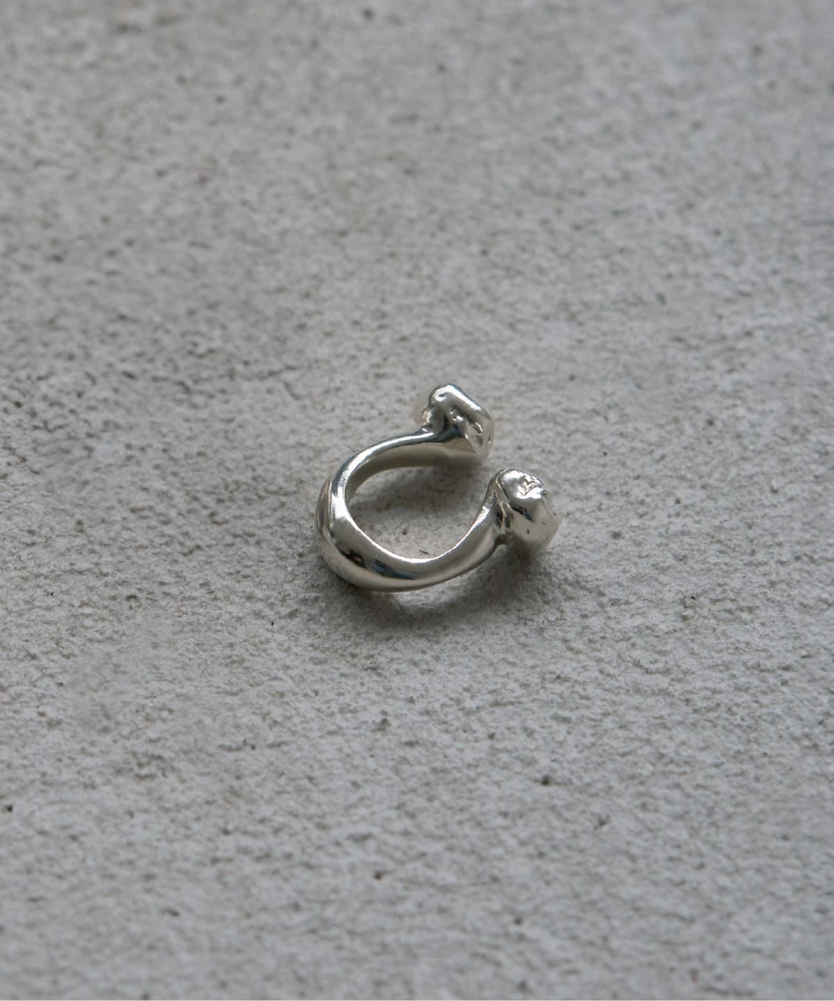 투쉐이드(TOUCHÉD) PEBBLE EARCUFF 04