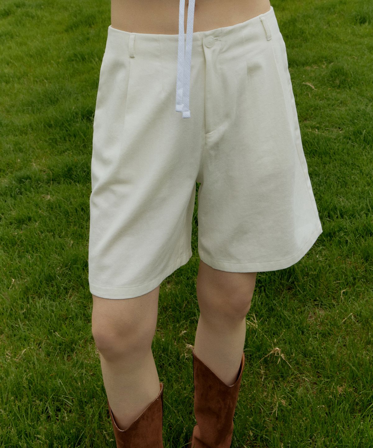 아이토브 서울(ITOV SEOUL) 코튼 에이라인 하프 팬츠 white
