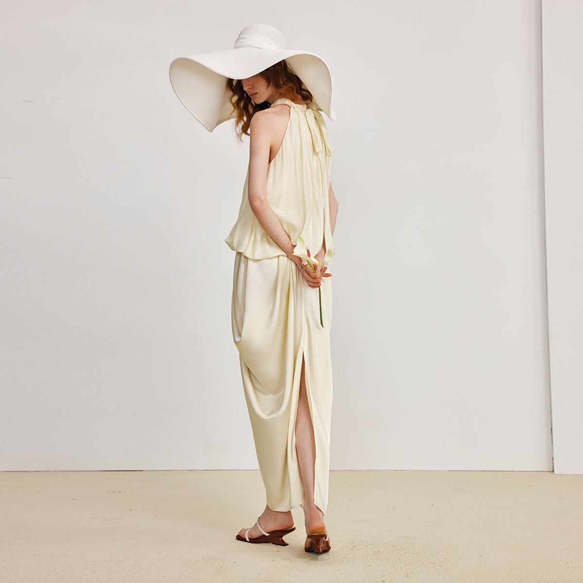와이와이아이엠(YYIAM) YY_Off-the-shoulder long dress