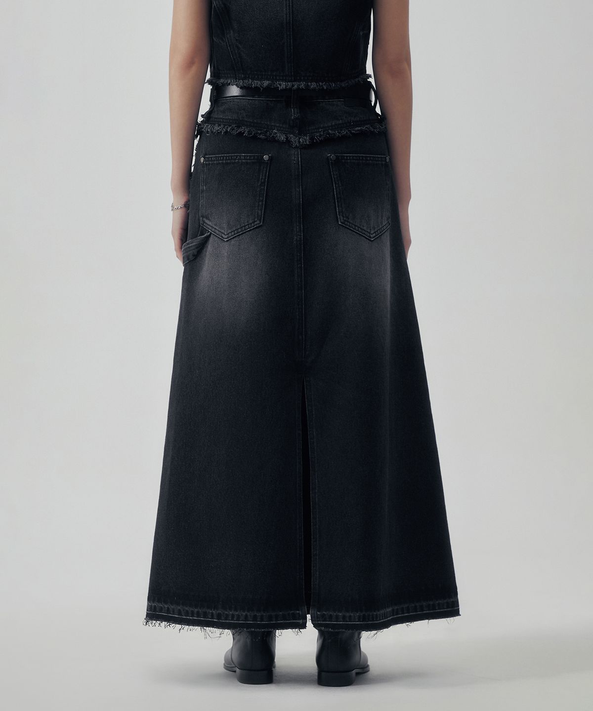 트리밍버드(TREEMINGBIRD) Vintage Frayed Denim Set-up Skirt [ Black ]